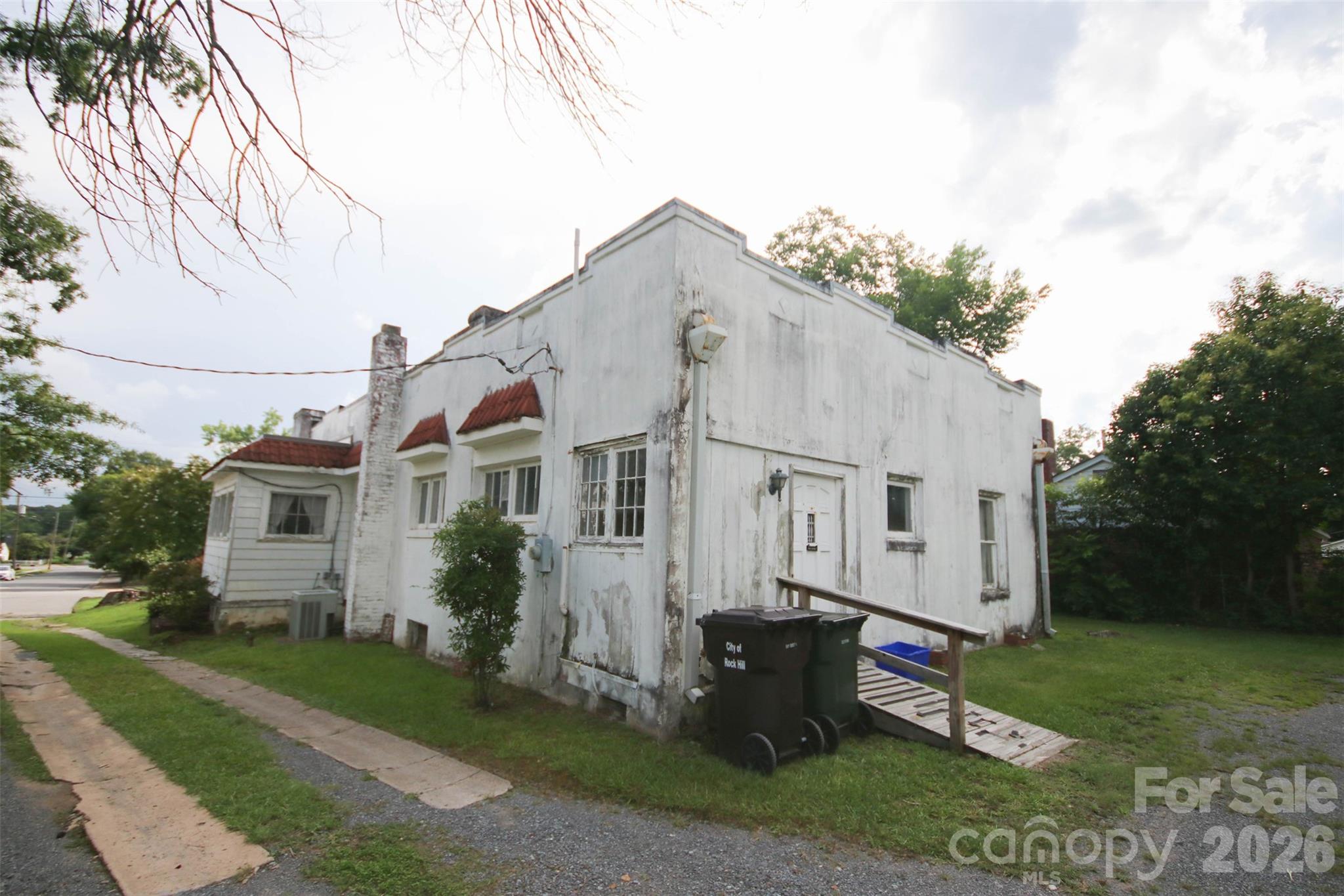 611 E Main Street Property Photo 25