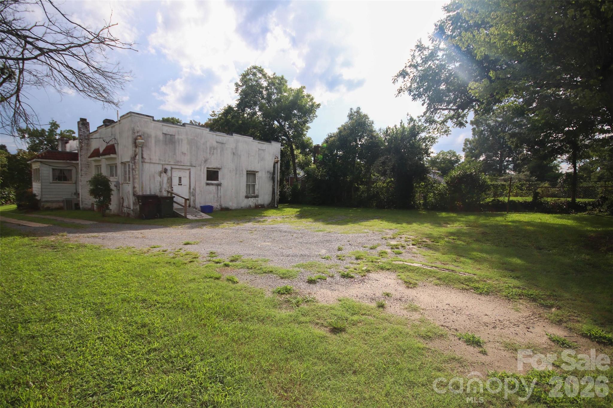 611 E Main Street Property Photo 28