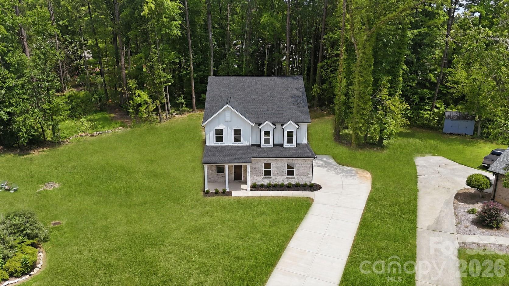612 Camelot Drive Property Photo 2