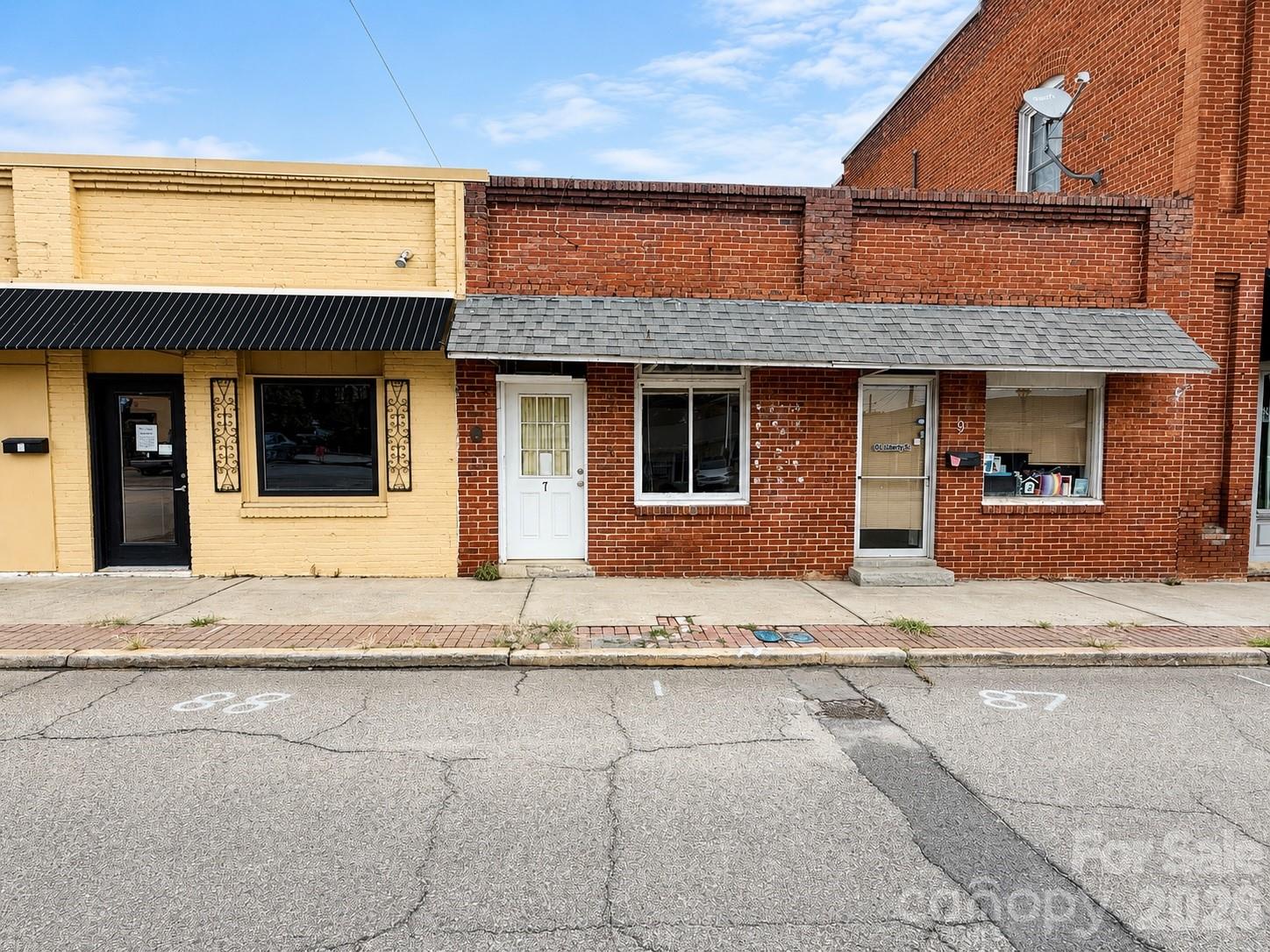 7 E Liberty Street Property Photo 1