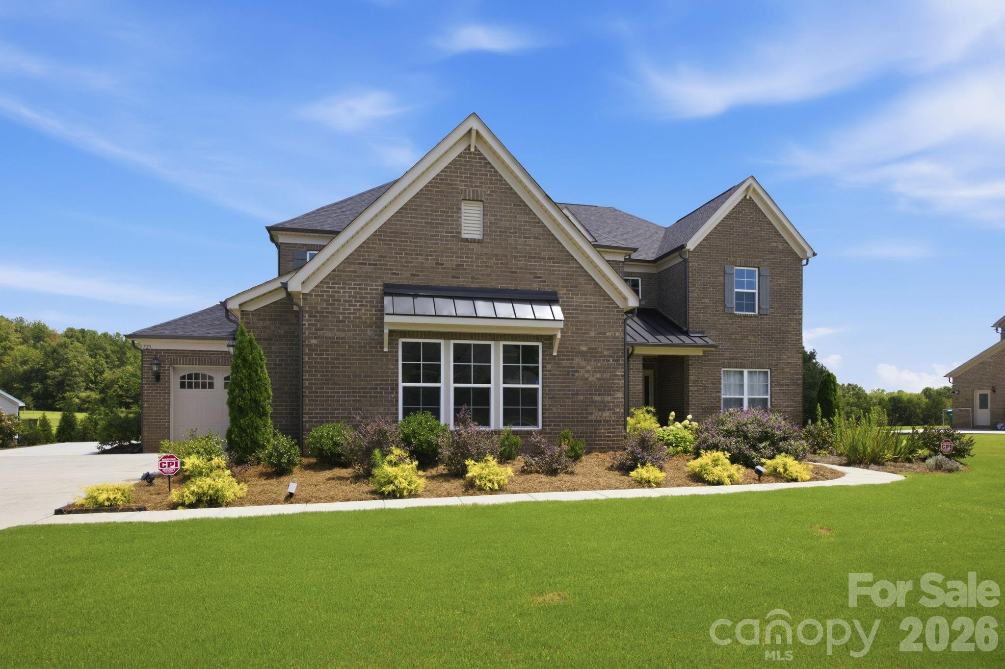 721 Cavesson Way Property Photo 3
