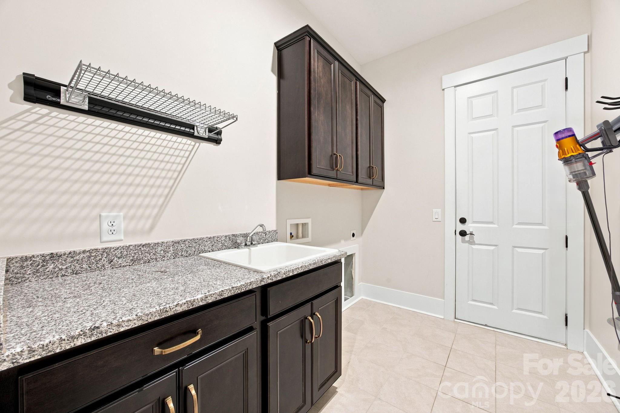 721 Cavesson Way Property Photo 21