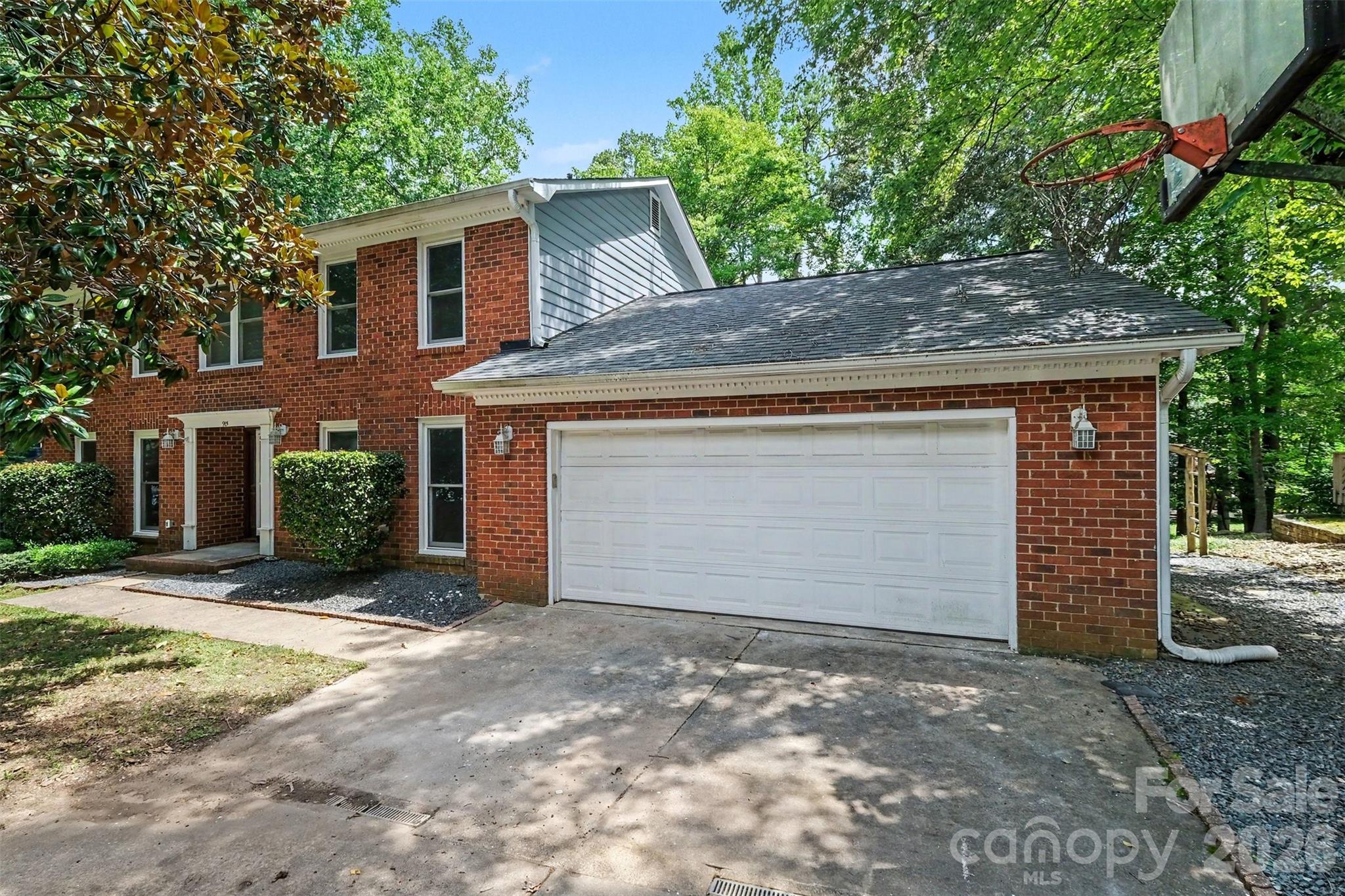 915 Brightmoor Drive Property Photo 2