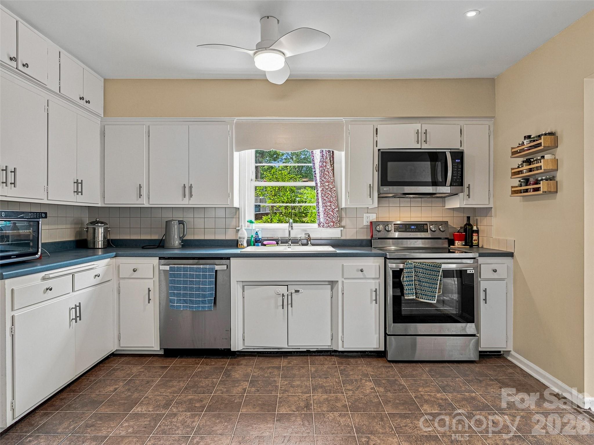 15 Lynnstone Court Property Photo 9