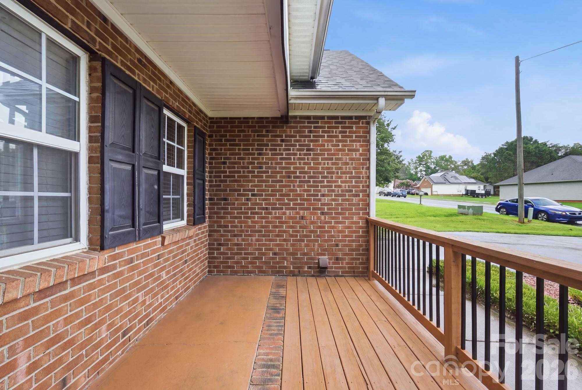 359 Linsbury Court Property Photo 4