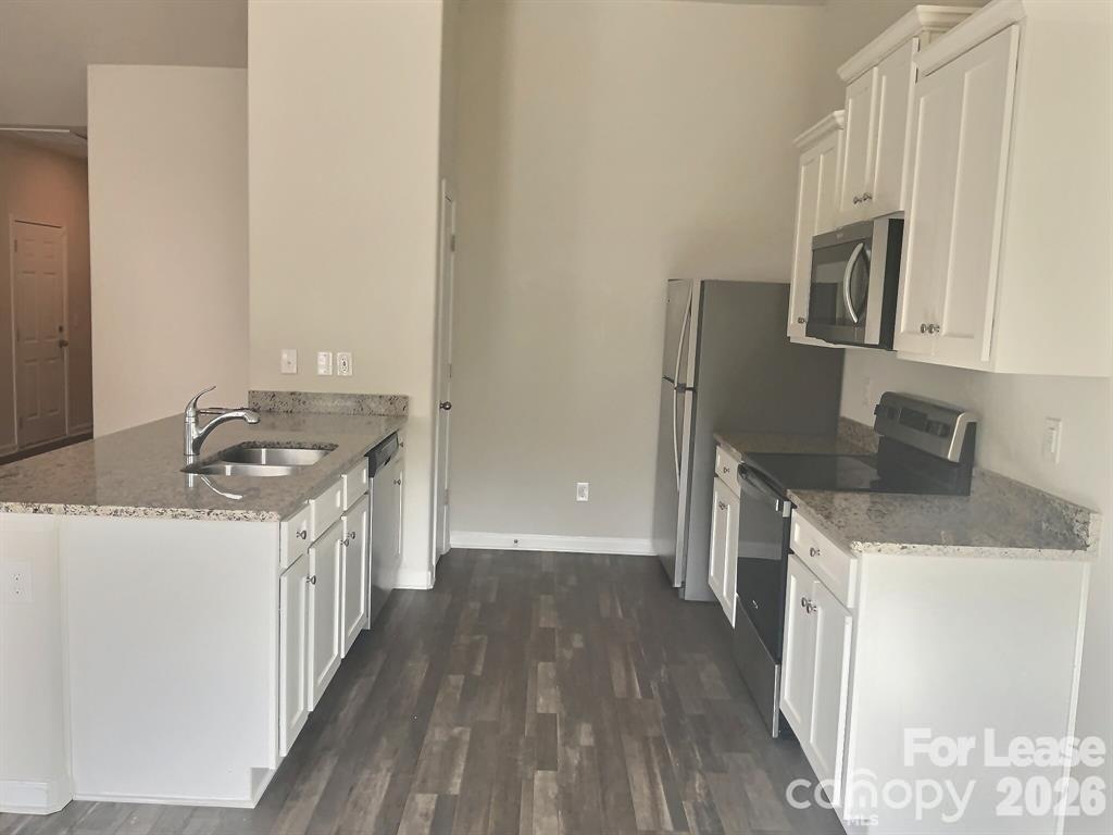2112 Lanza Drive Property Photo 2