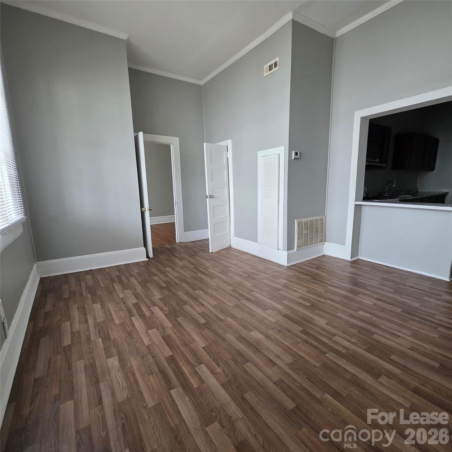 1909 E Ozark Avenue Property Photo 3