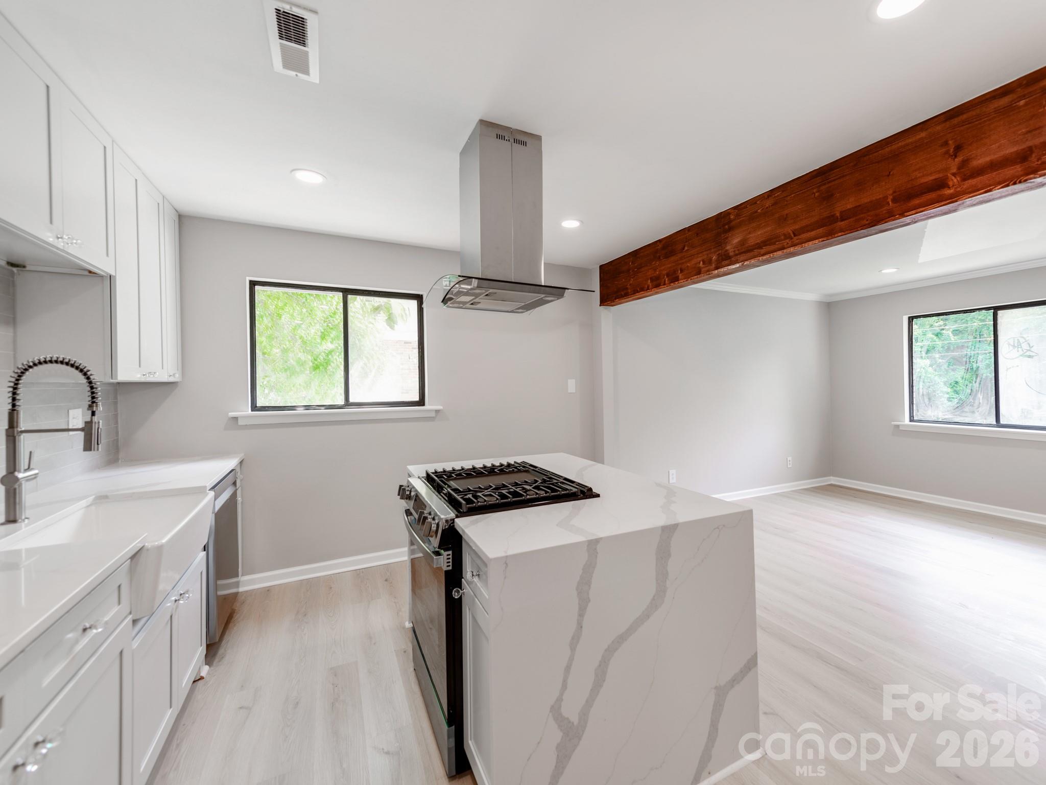 4925 Springview Road Property Photo 2