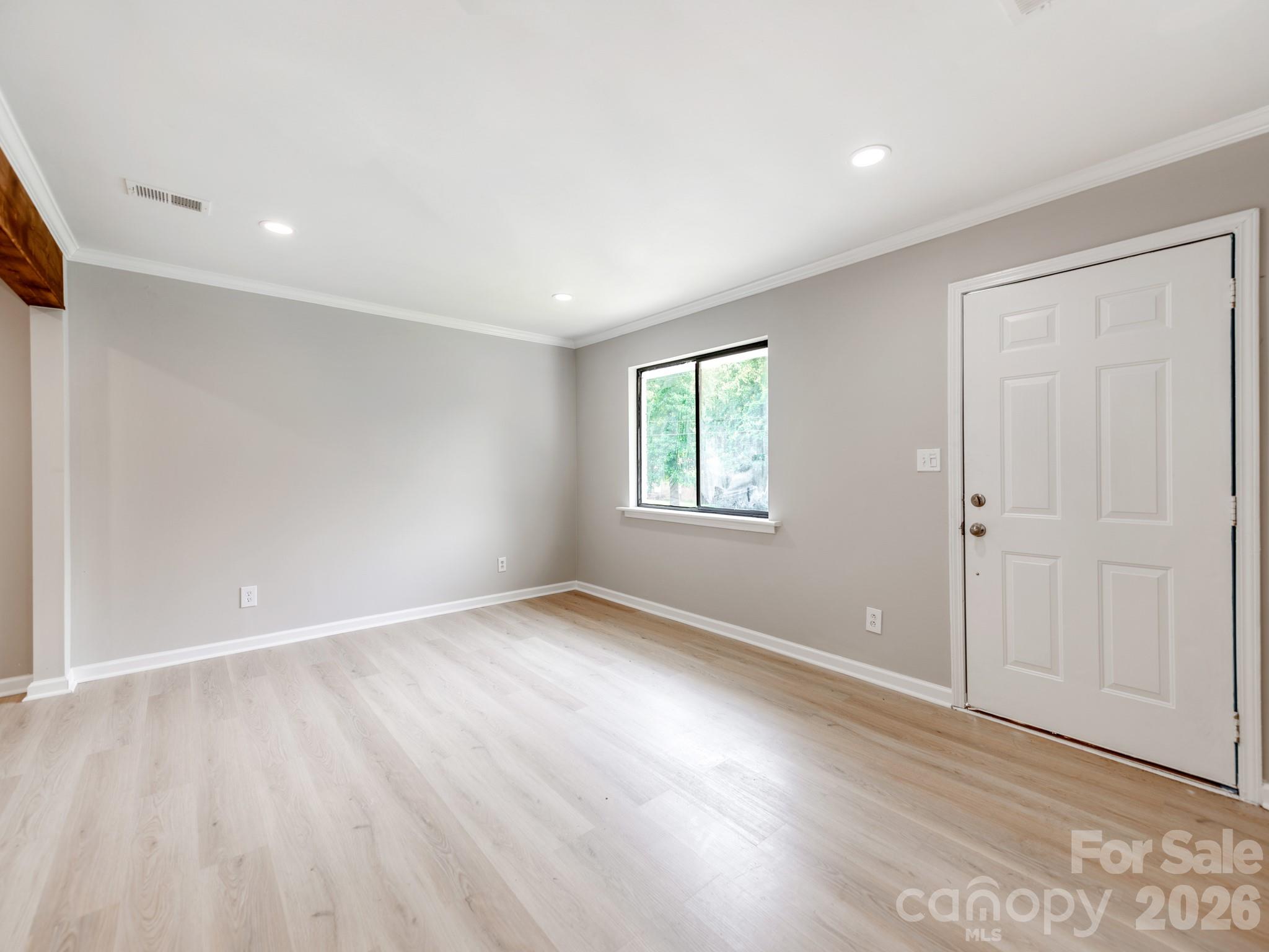 4925 Springview Road Property Photo 7