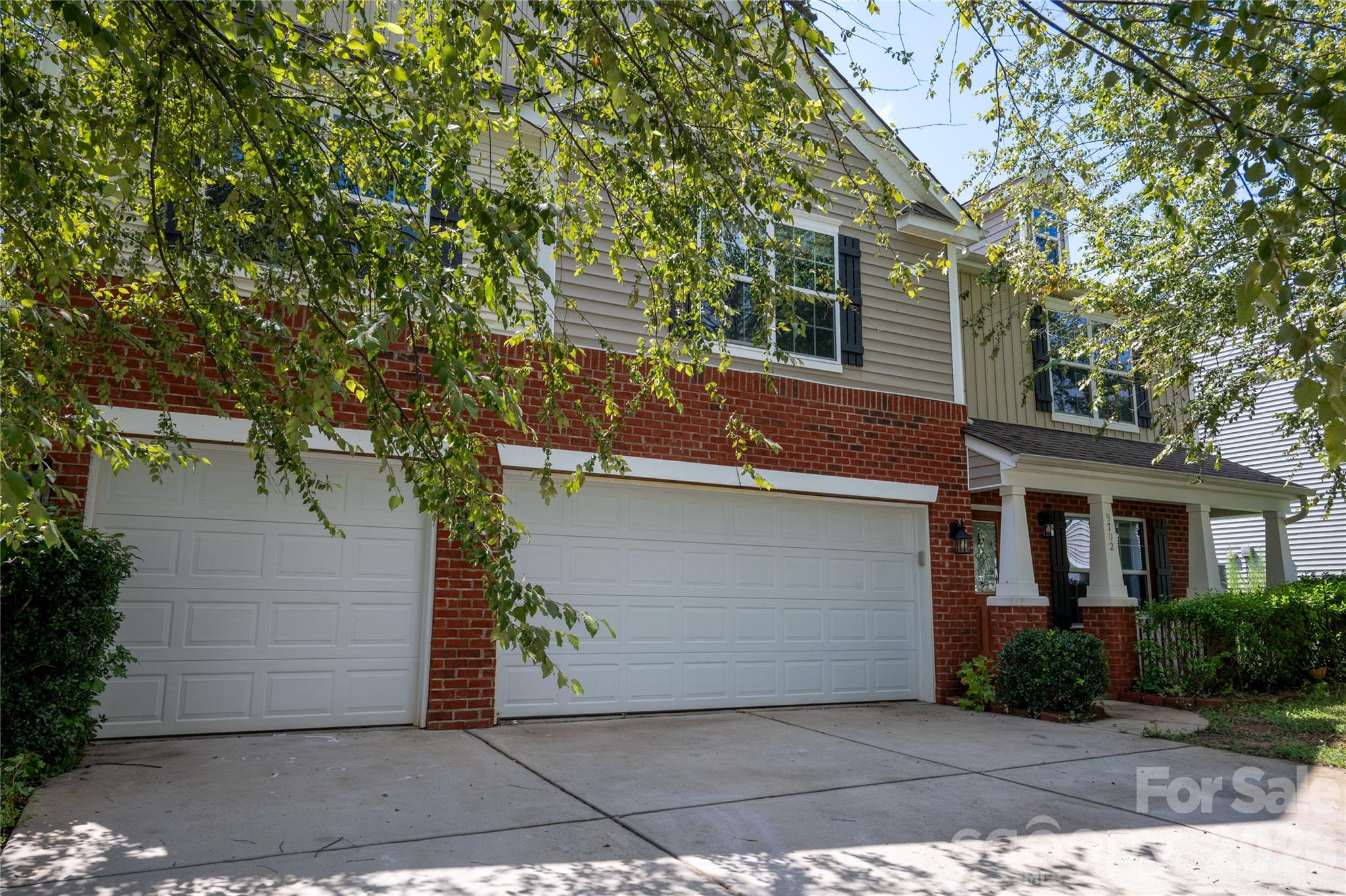 9702 Pond Vista Court Property Photo 4
