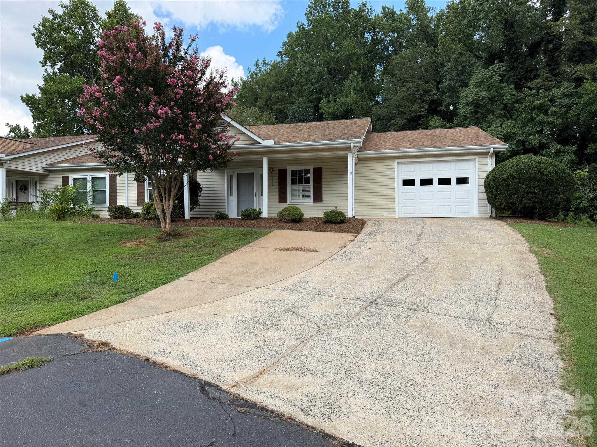 127 Holly Court Property Photo 1