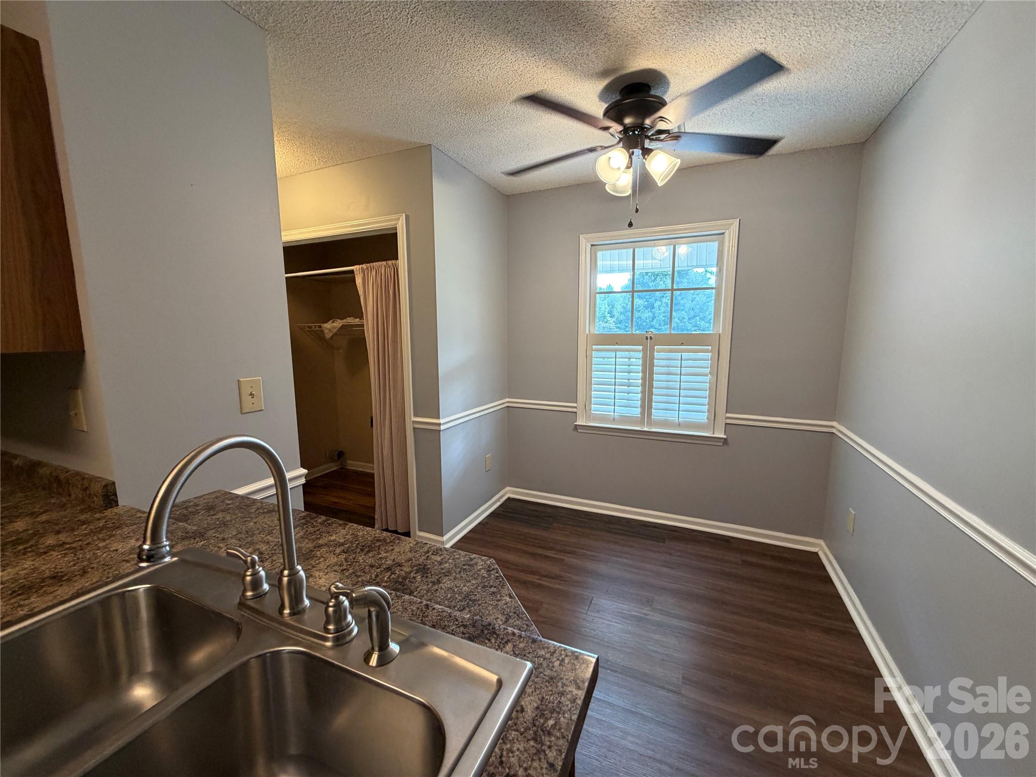 127 Holly Court Property Photo 6