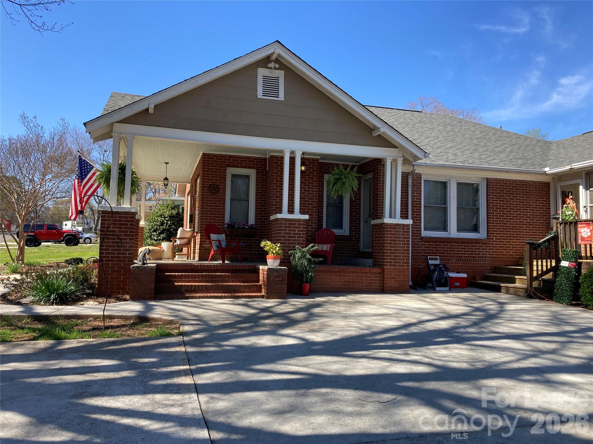 213 Auten Circle Property Photo 1