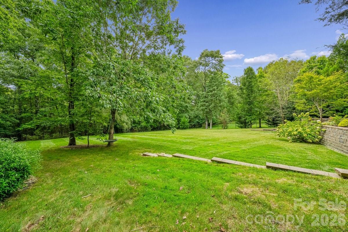 7315 Yellowhorn Trail Property Photo 6