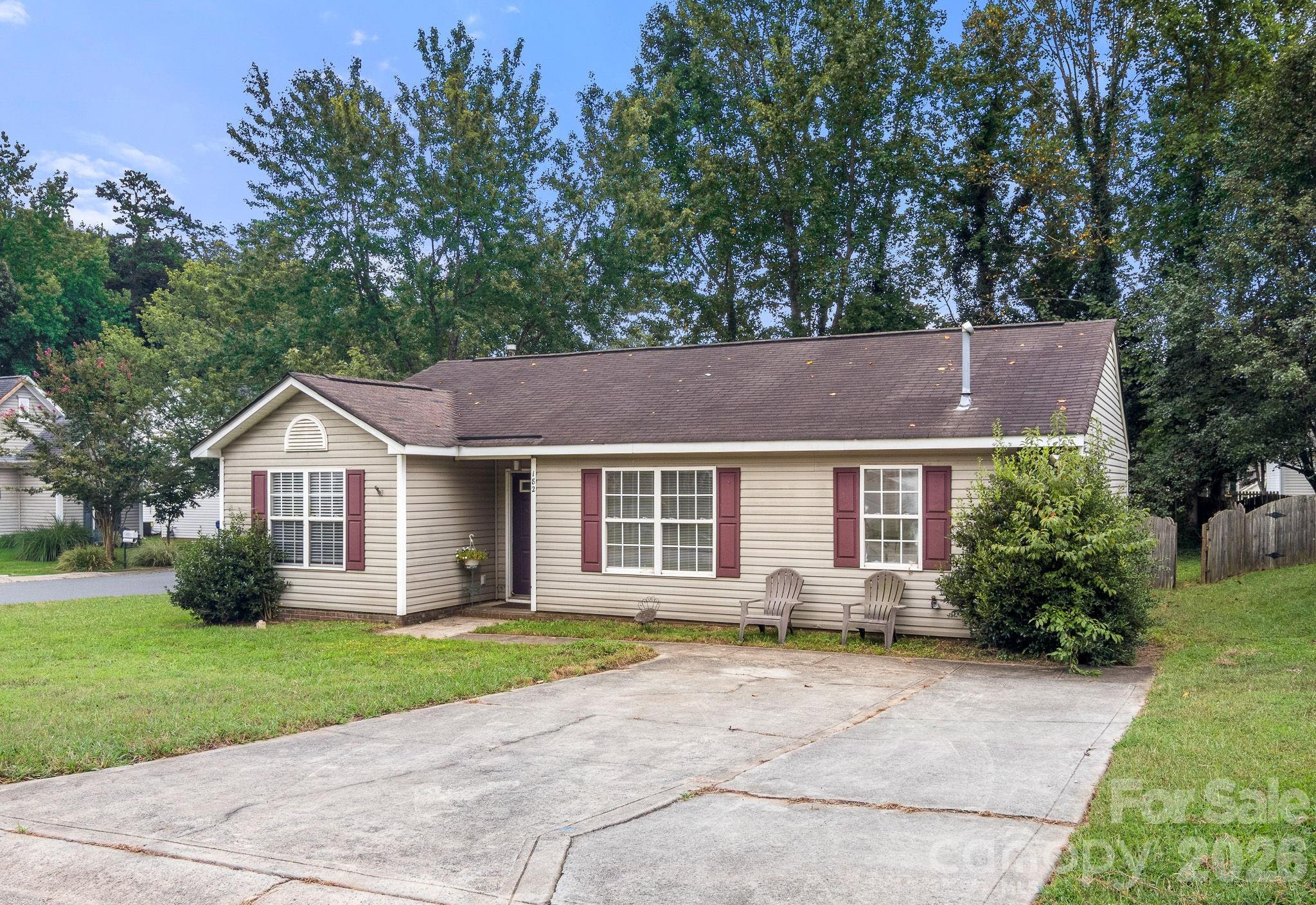 182 Kristens Court Drive Property Photo 1