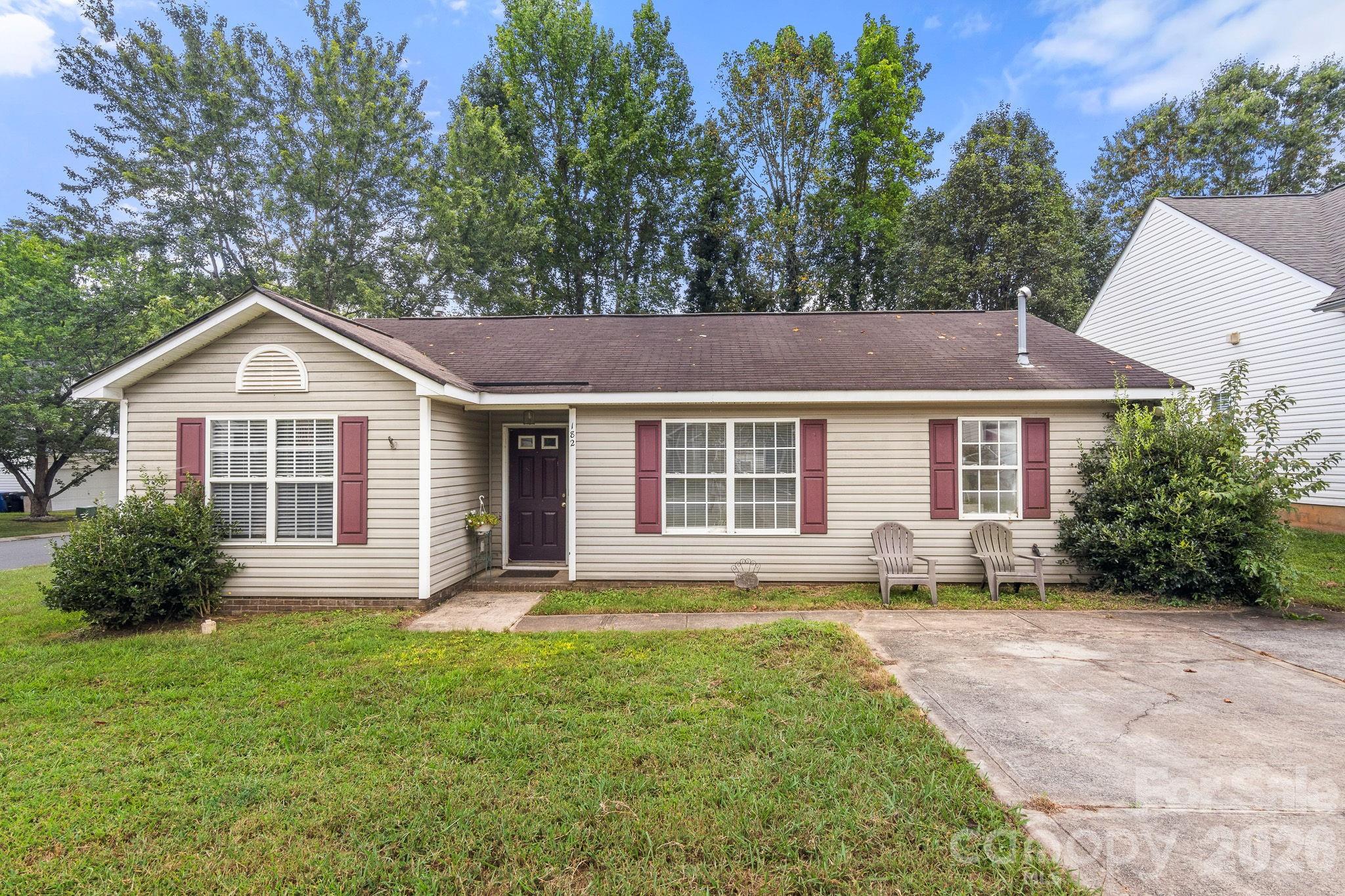 182 Kristens Court Drive Property Photo 2