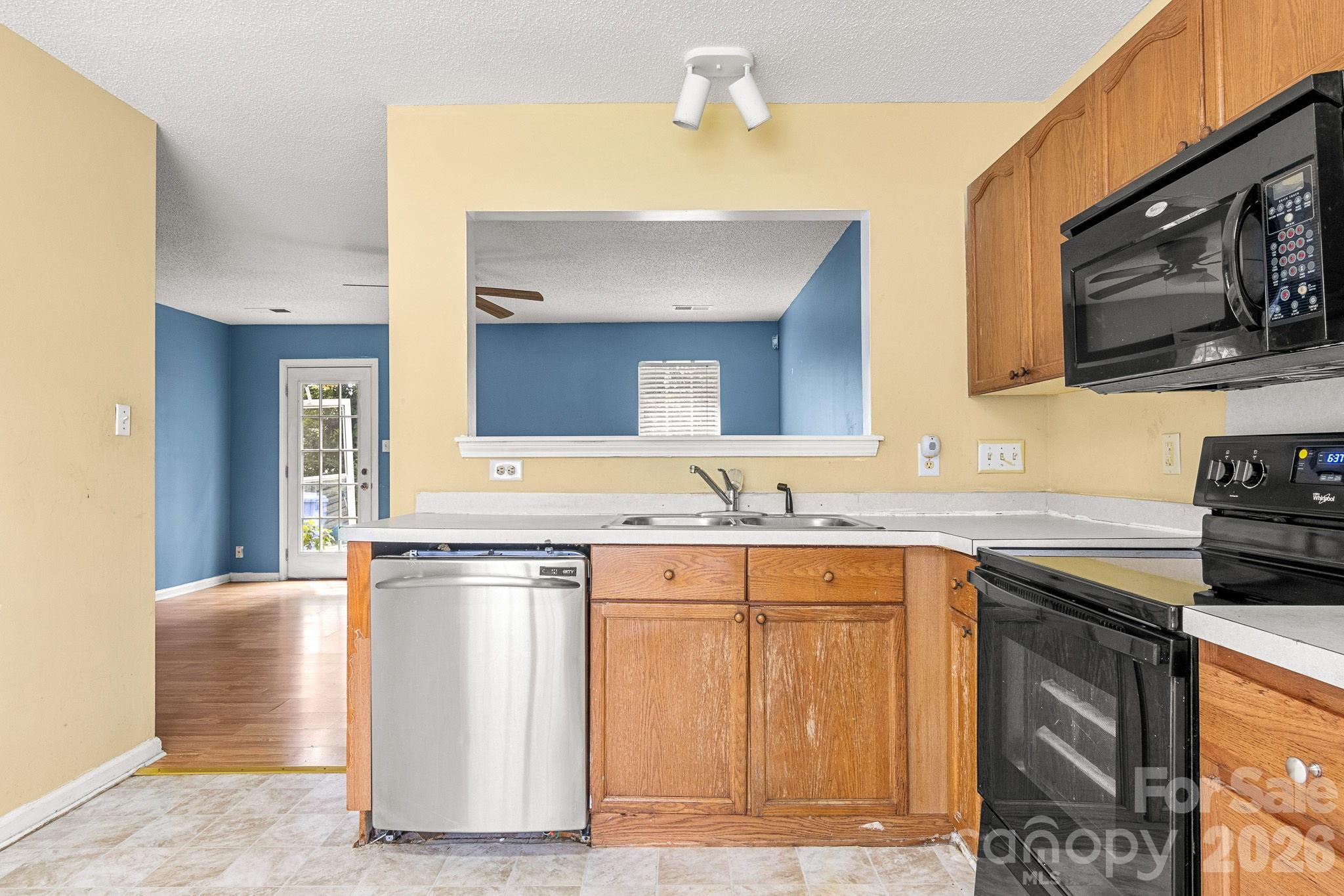 182 Kristens Court Drive Property Photo 11