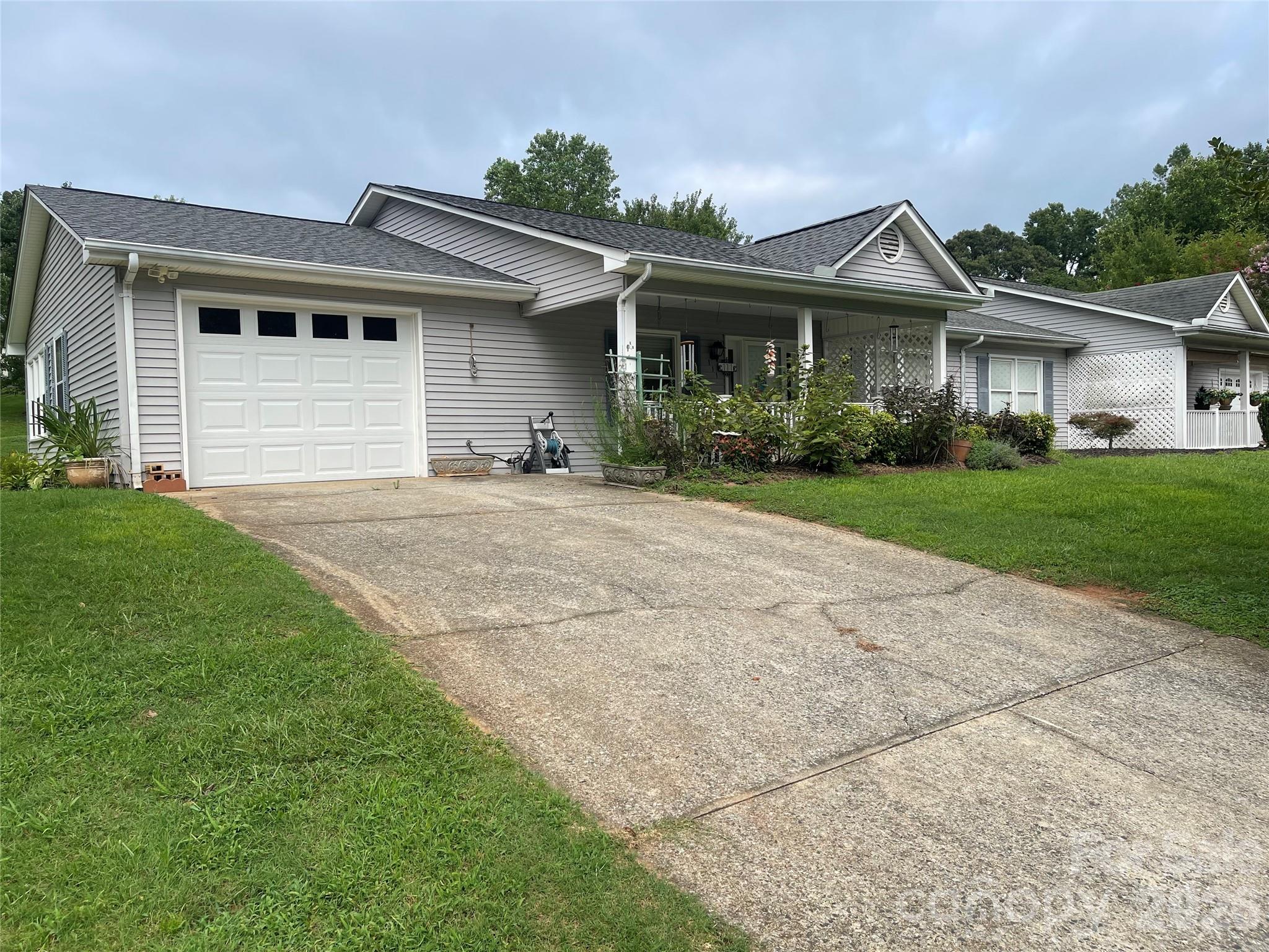 111 Holly Court Property Photo 2
