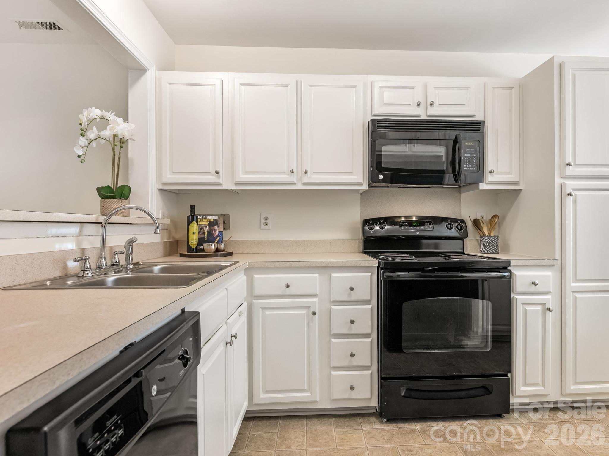 9020 Nolley Court G Property Photo 6