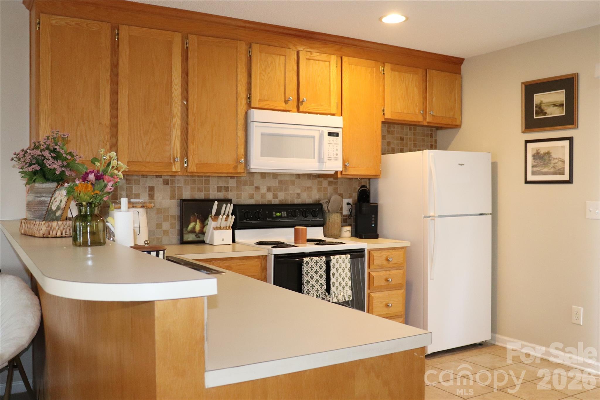102 King Henry Lane Property Photo 27