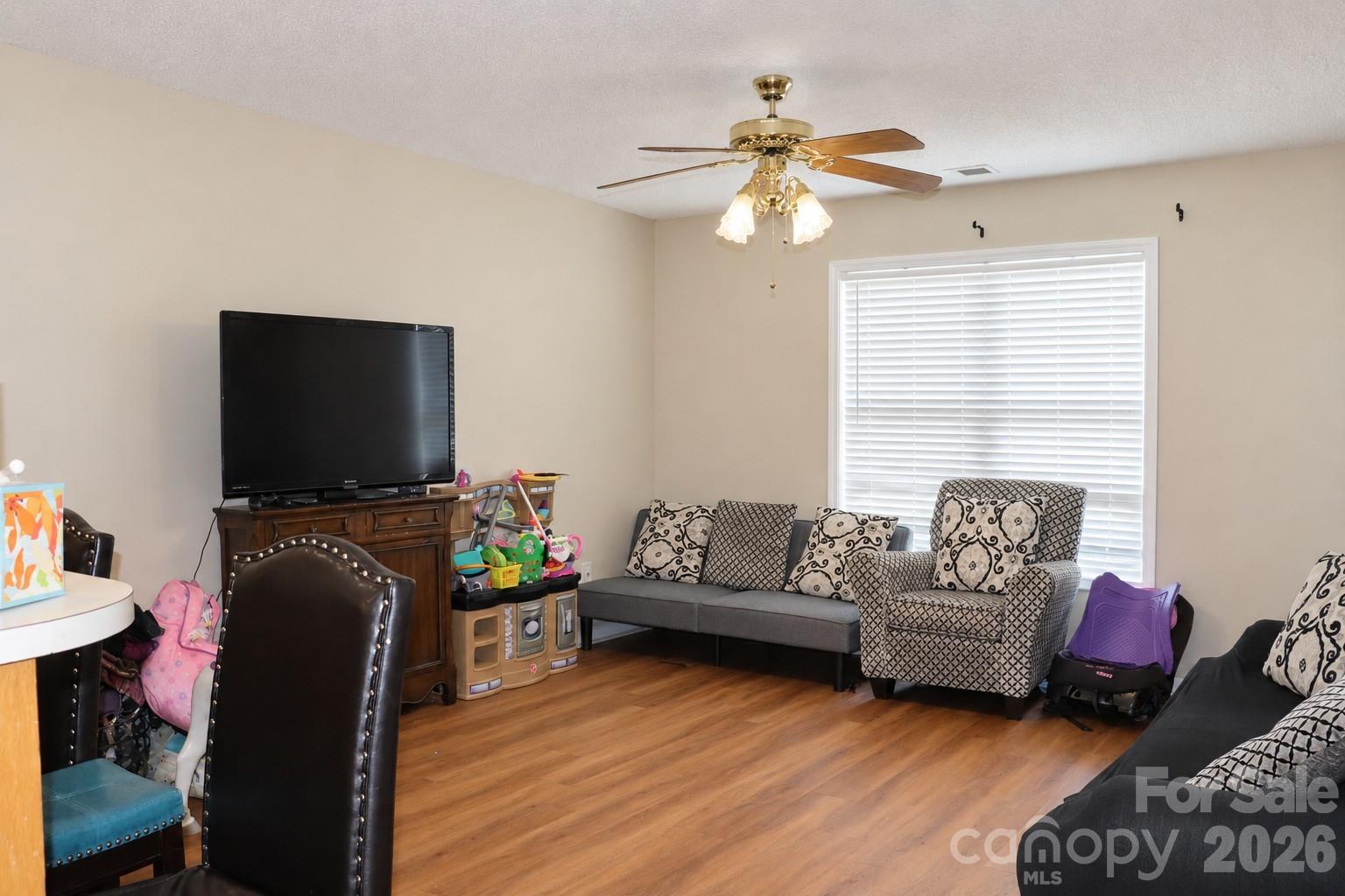 102 King Henry Lane Property Photo 30