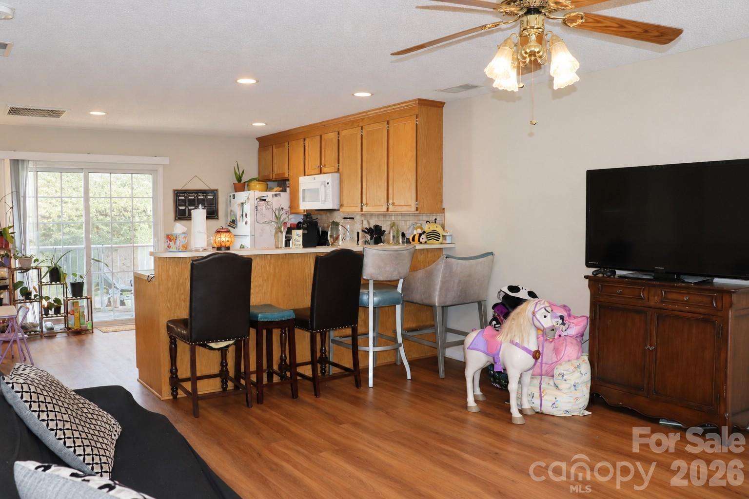 102 King Henry Lane Property Photo 31