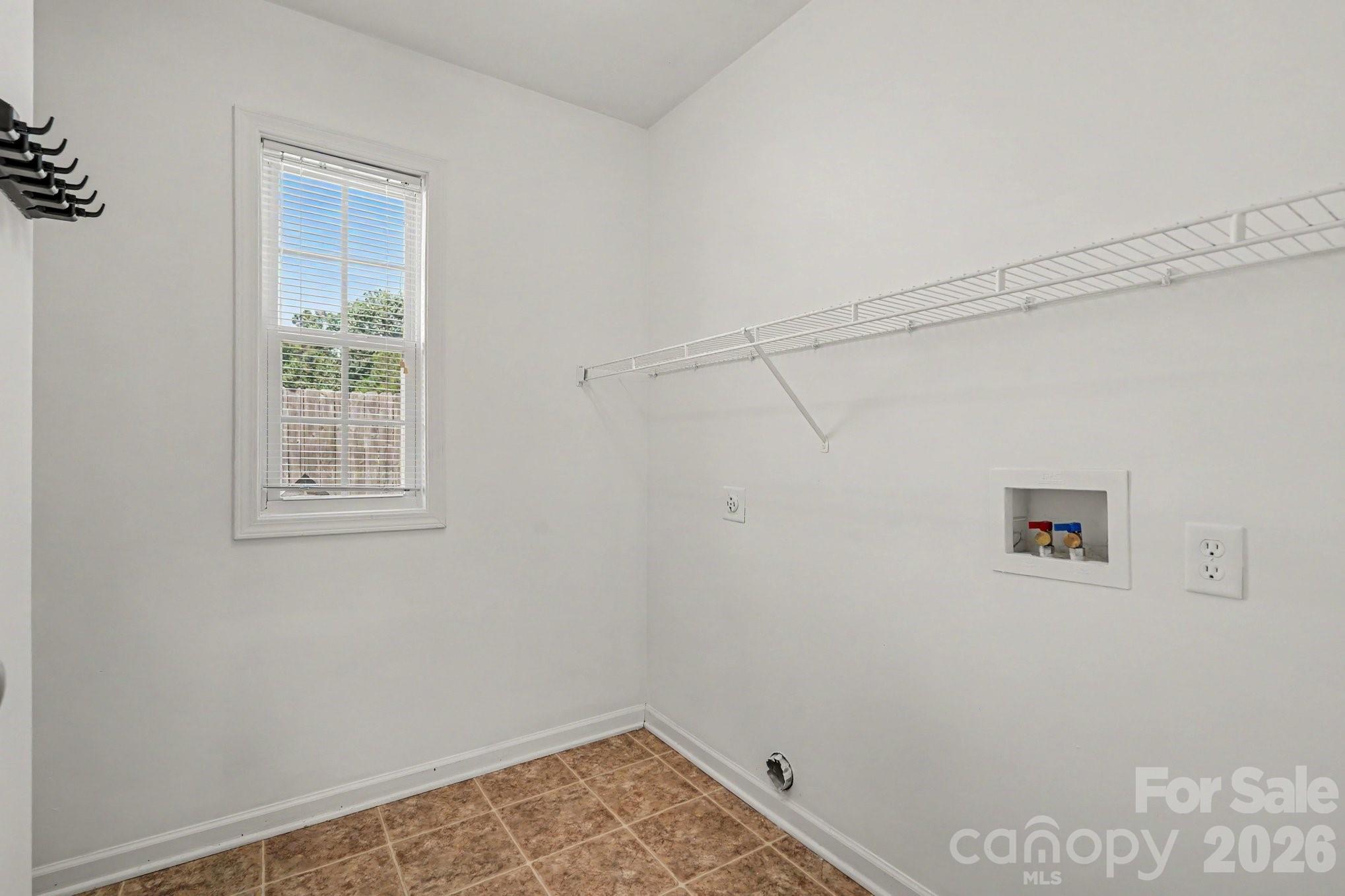 3948 Newhall Drive Property Photo 11