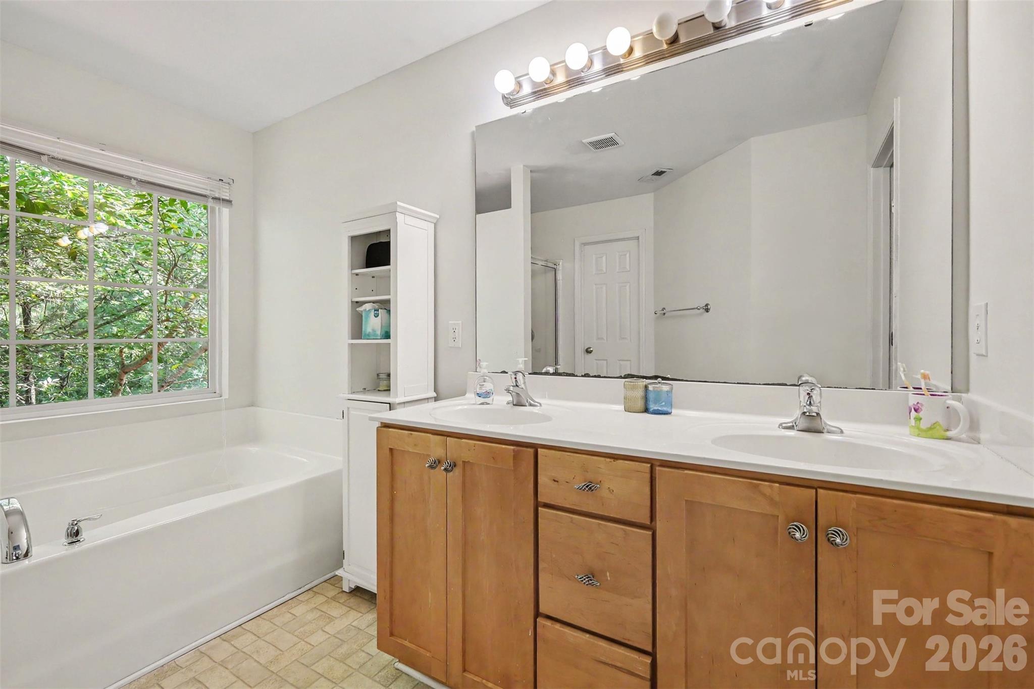 7218 Cascading Pines Drive Property Photo 20