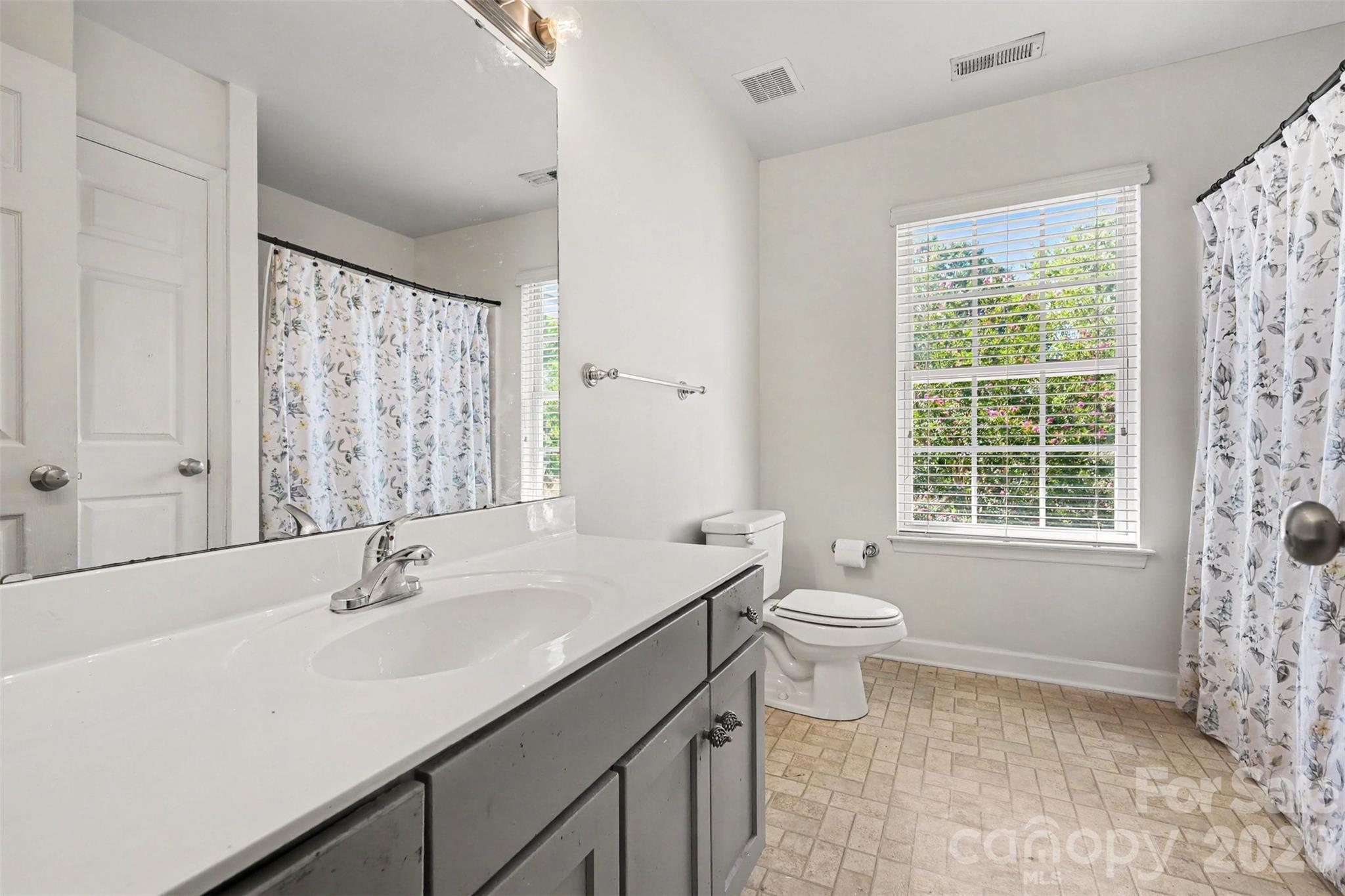 7218 Cascading Pines Drive Property Photo 23