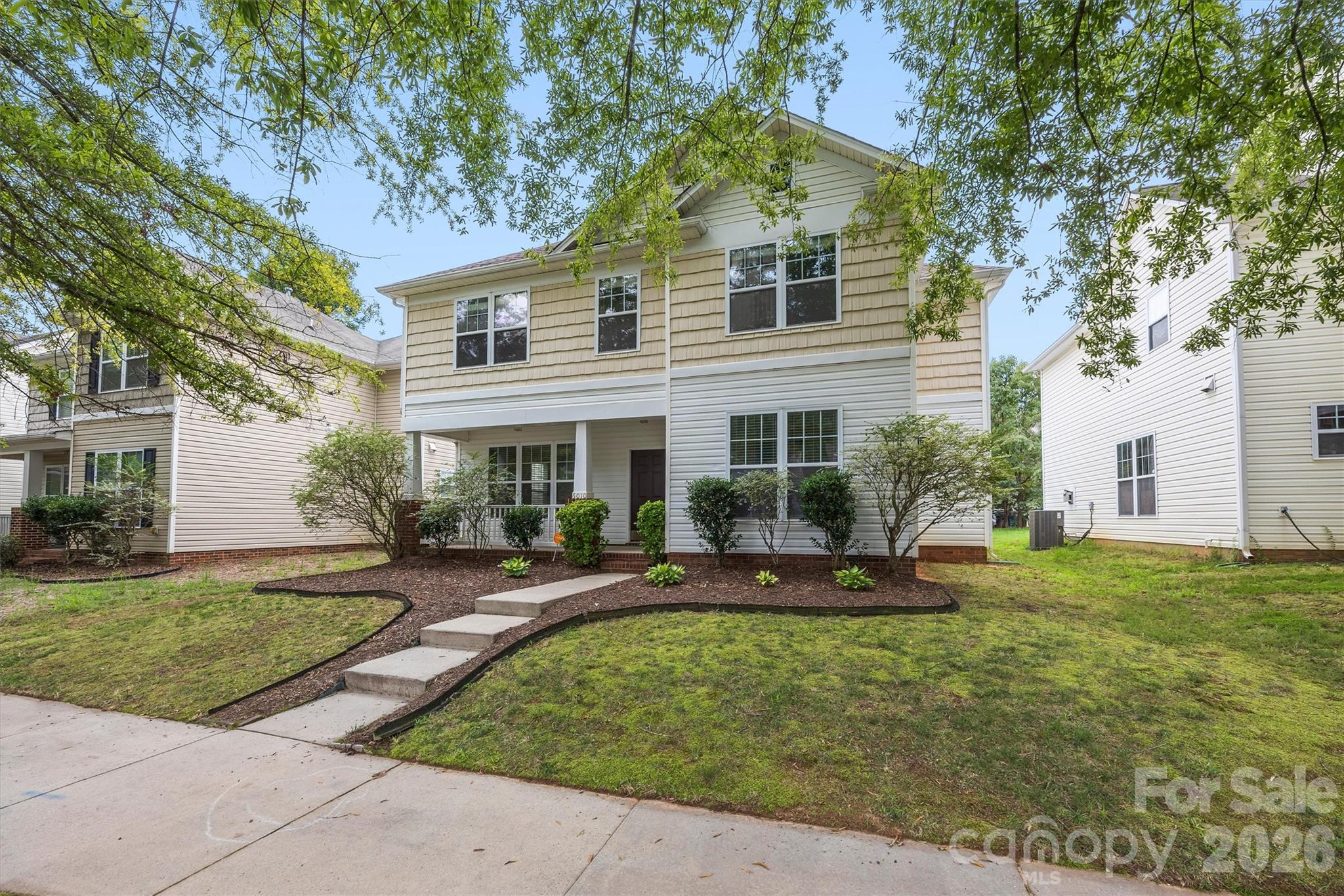 6010 Colonial Garden Drive Property Photo 2