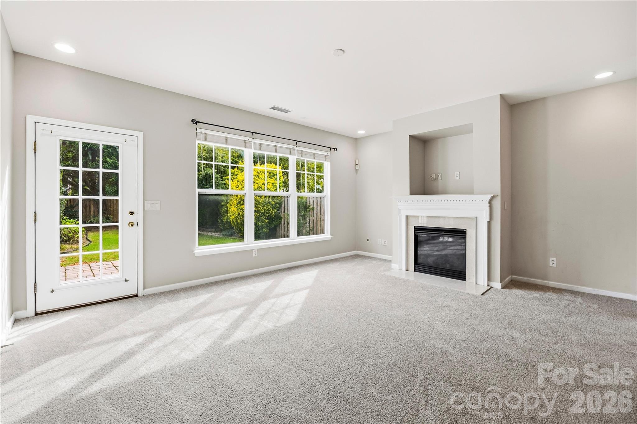 6010 Colonial Garden Drive Property Photo 4