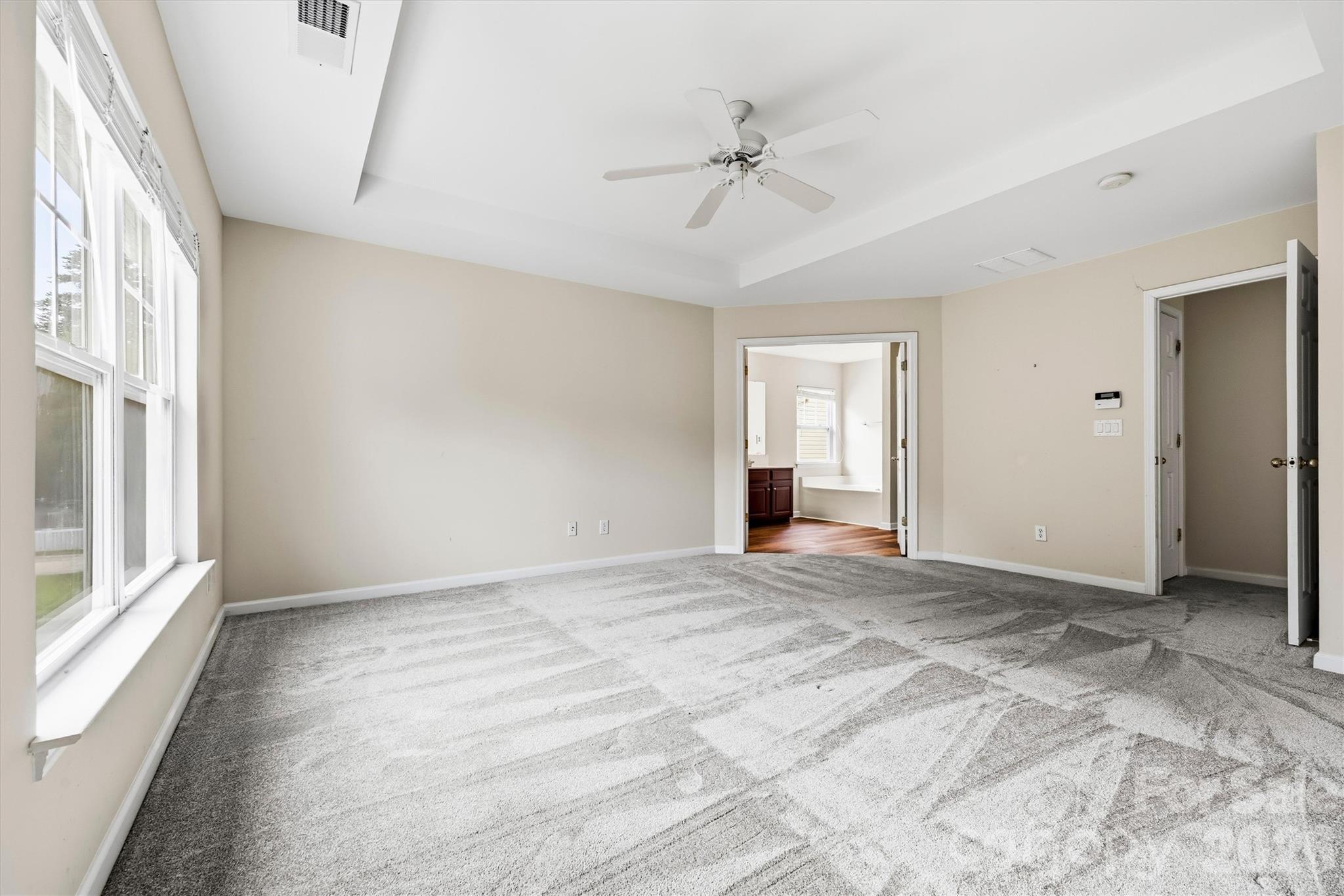 6010 Colonial Garden Drive Property Photo 10