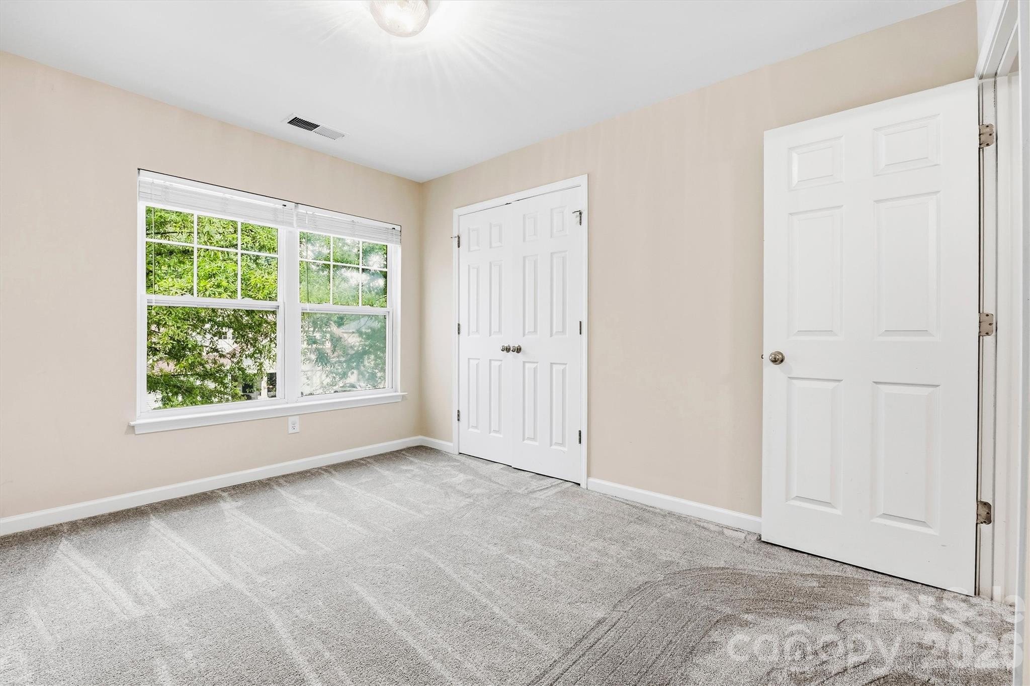 6010 Colonial Garden Drive Property Photo 12