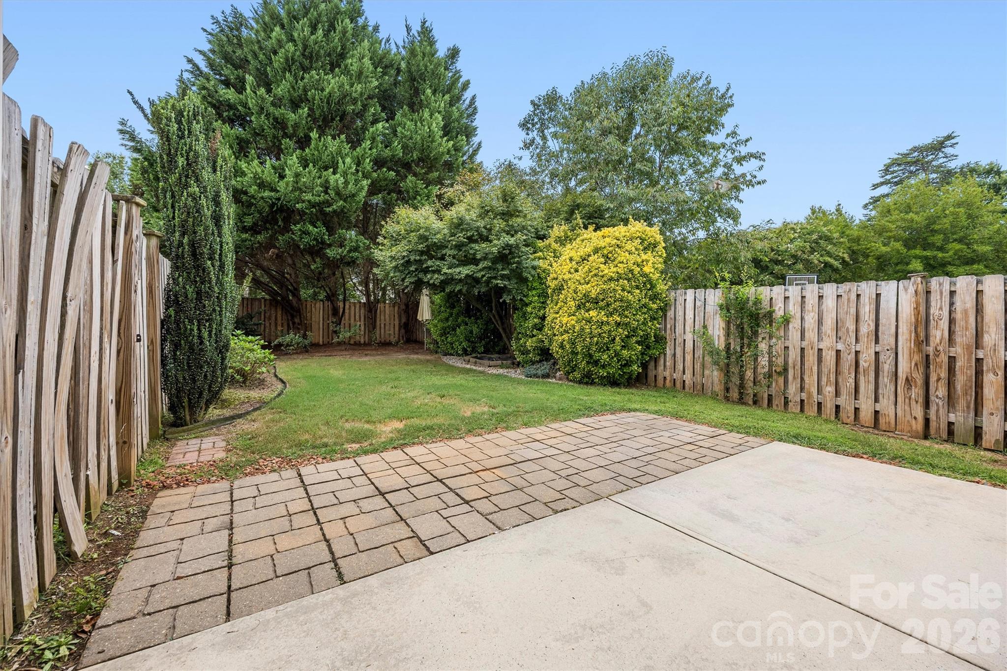 6010 Colonial Garden Drive Property Photo 16