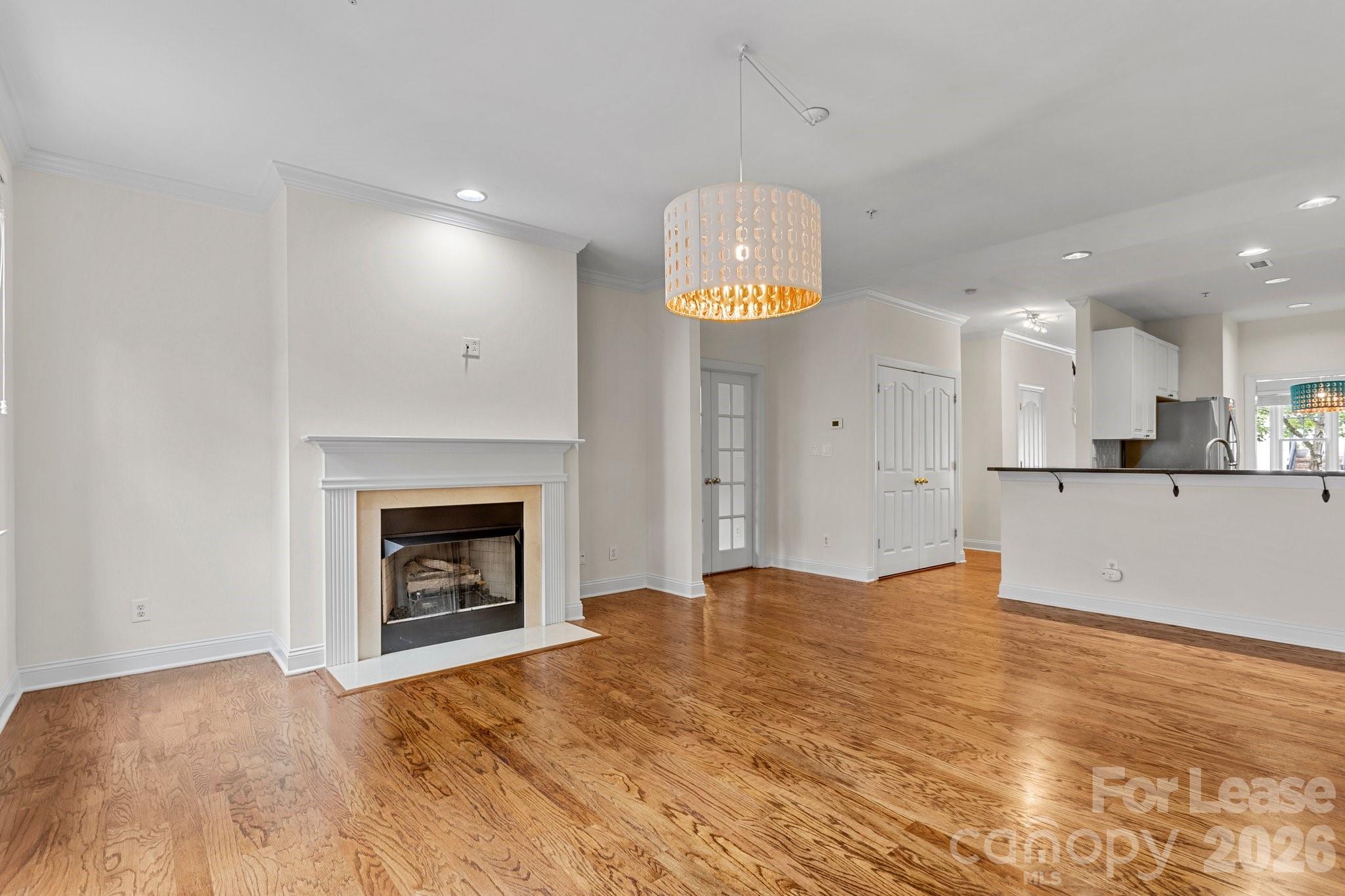 1192 Hampton Gardens Lane Property Photo 8