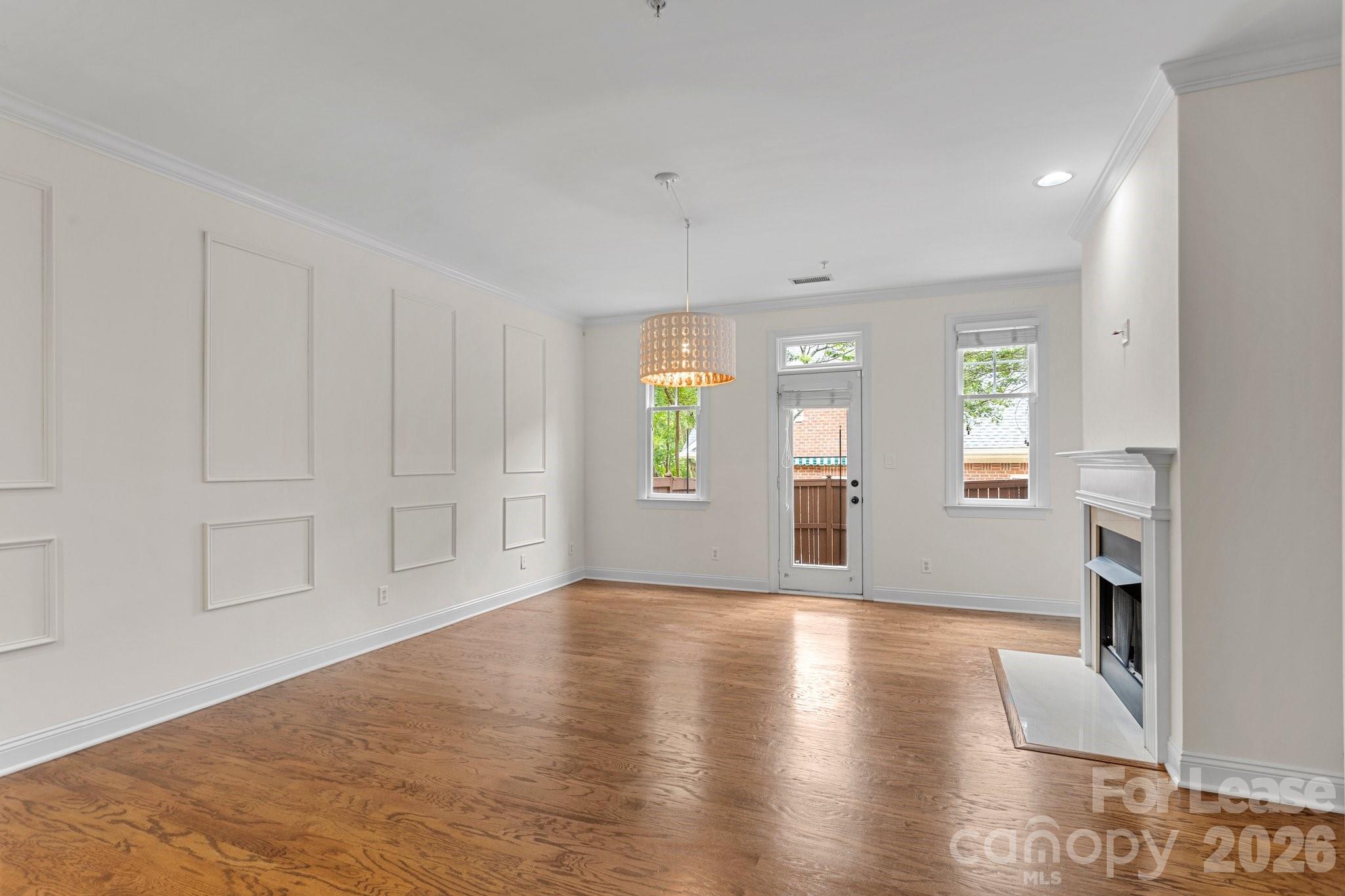 1192 Hampton Gardens Lane Property Photo 9