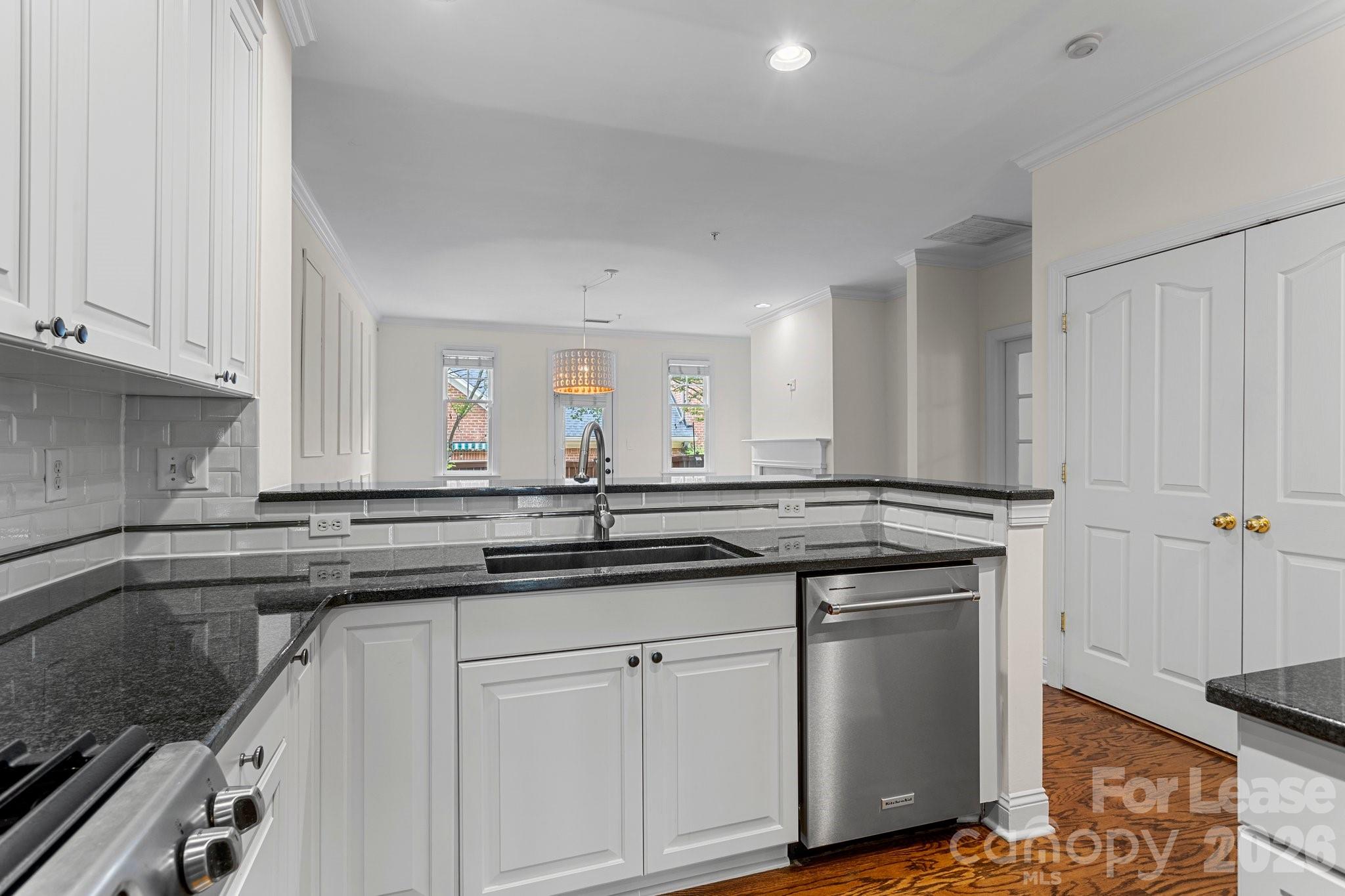 1192 Hampton Gardens Lane Property Photo 12