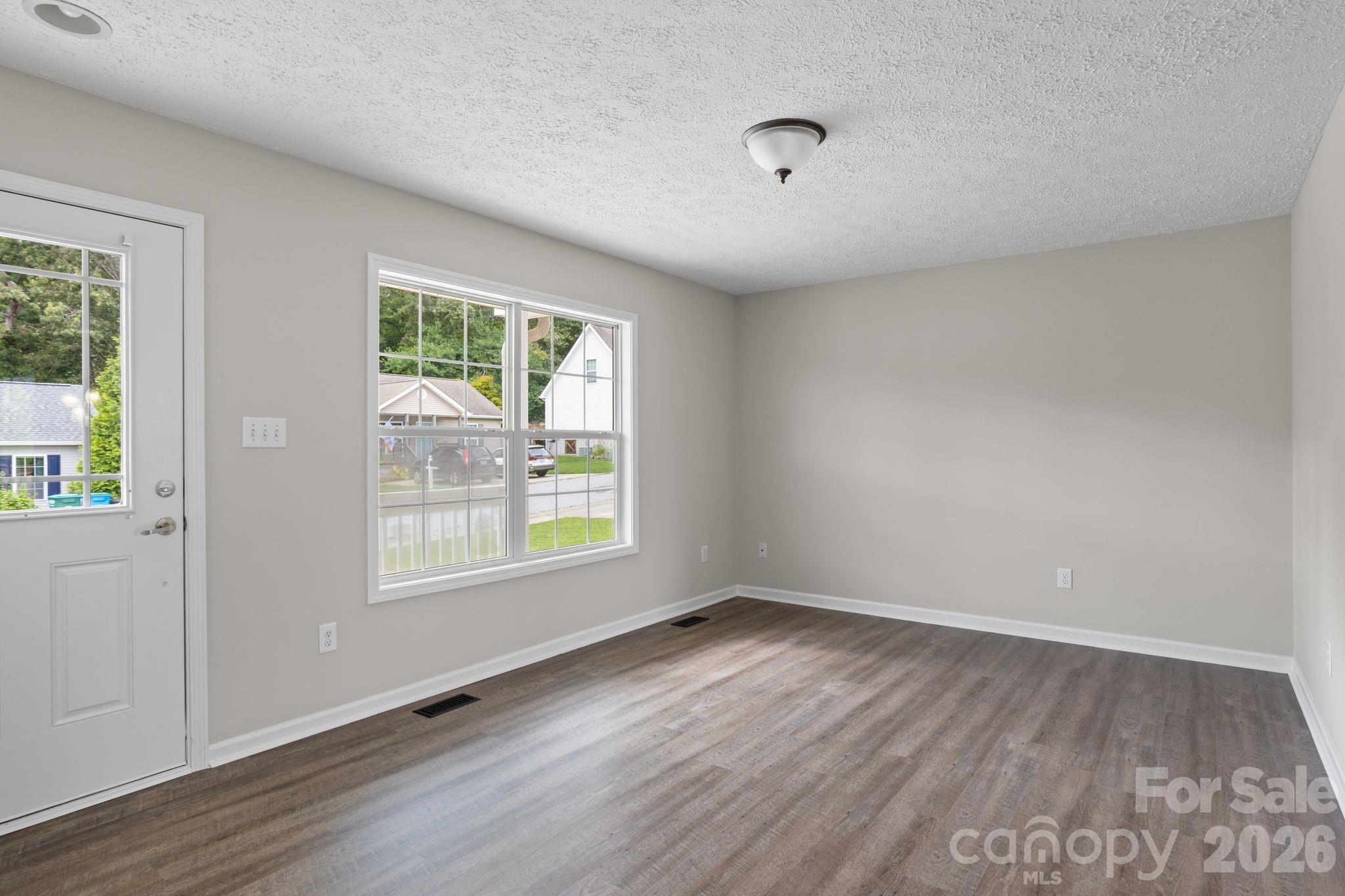 78 W Newberry Drive Property Photo 5