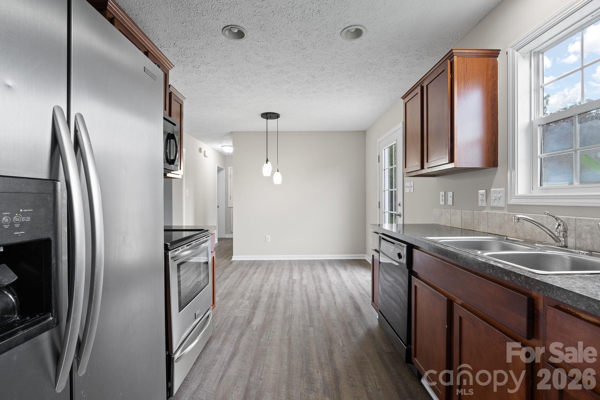 78 W Newberry Drive Property Photo 10