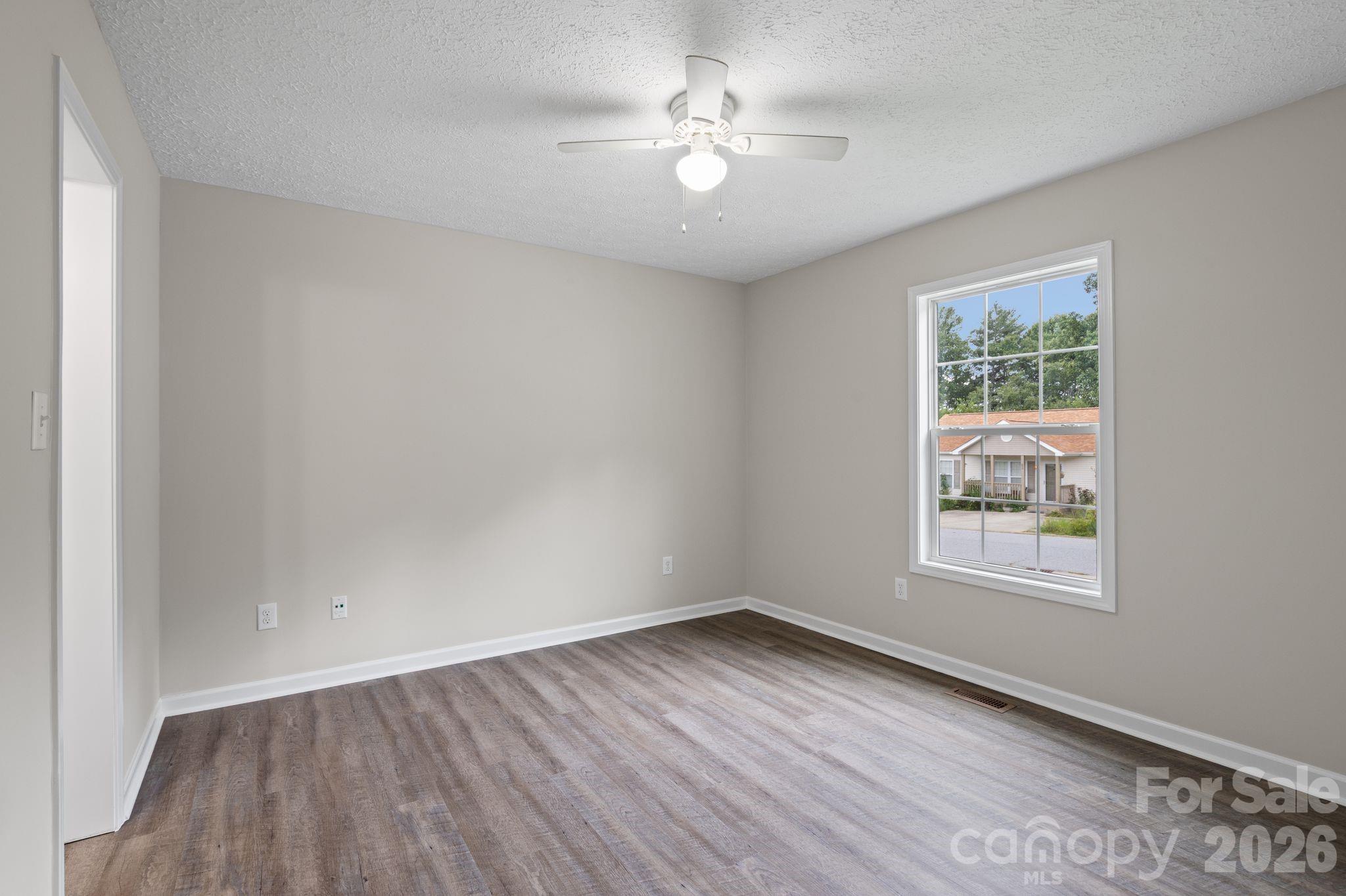 78 W Newberry Drive Property Photo 11