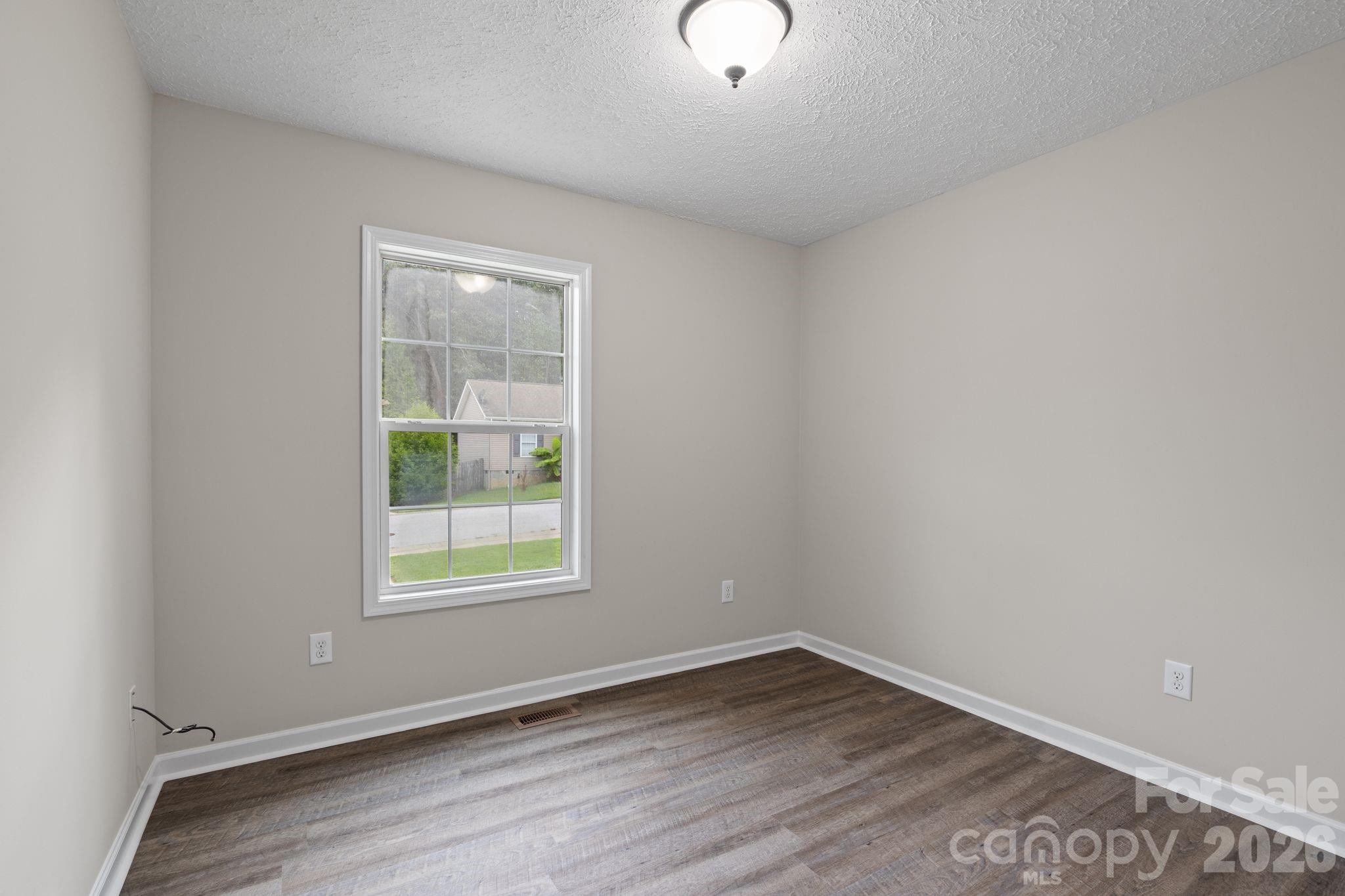 78 W Newberry Drive Property Photo 13