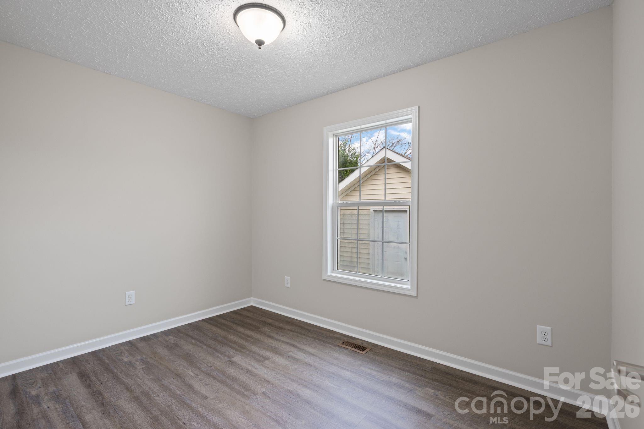 78 W Newberry Drive Property Photo 16