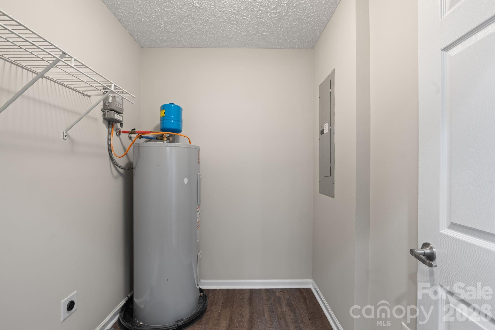 78 W Newberry Drive Property Photo 17