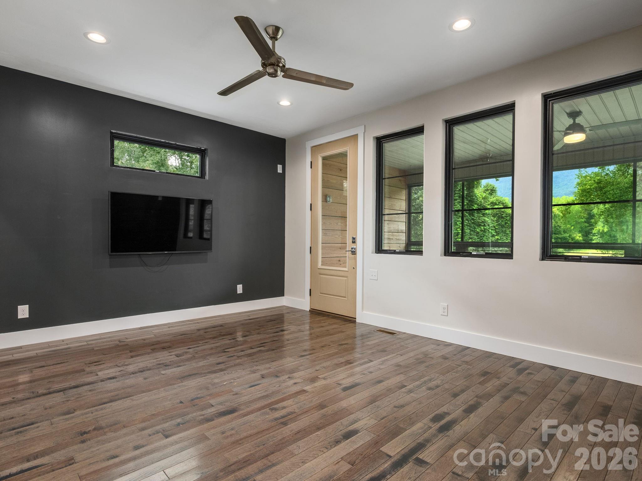 364 Hallelujah Hill Lane Property Photo 3