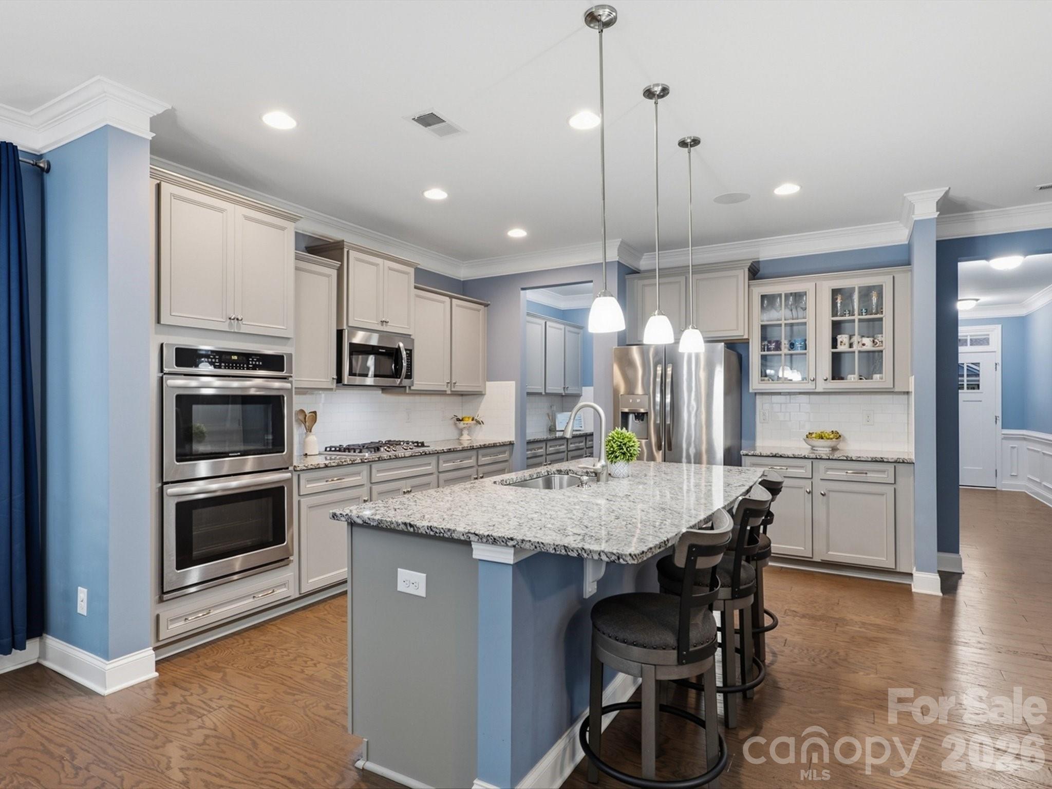 2963 Bridgewater Street Property Photo 2