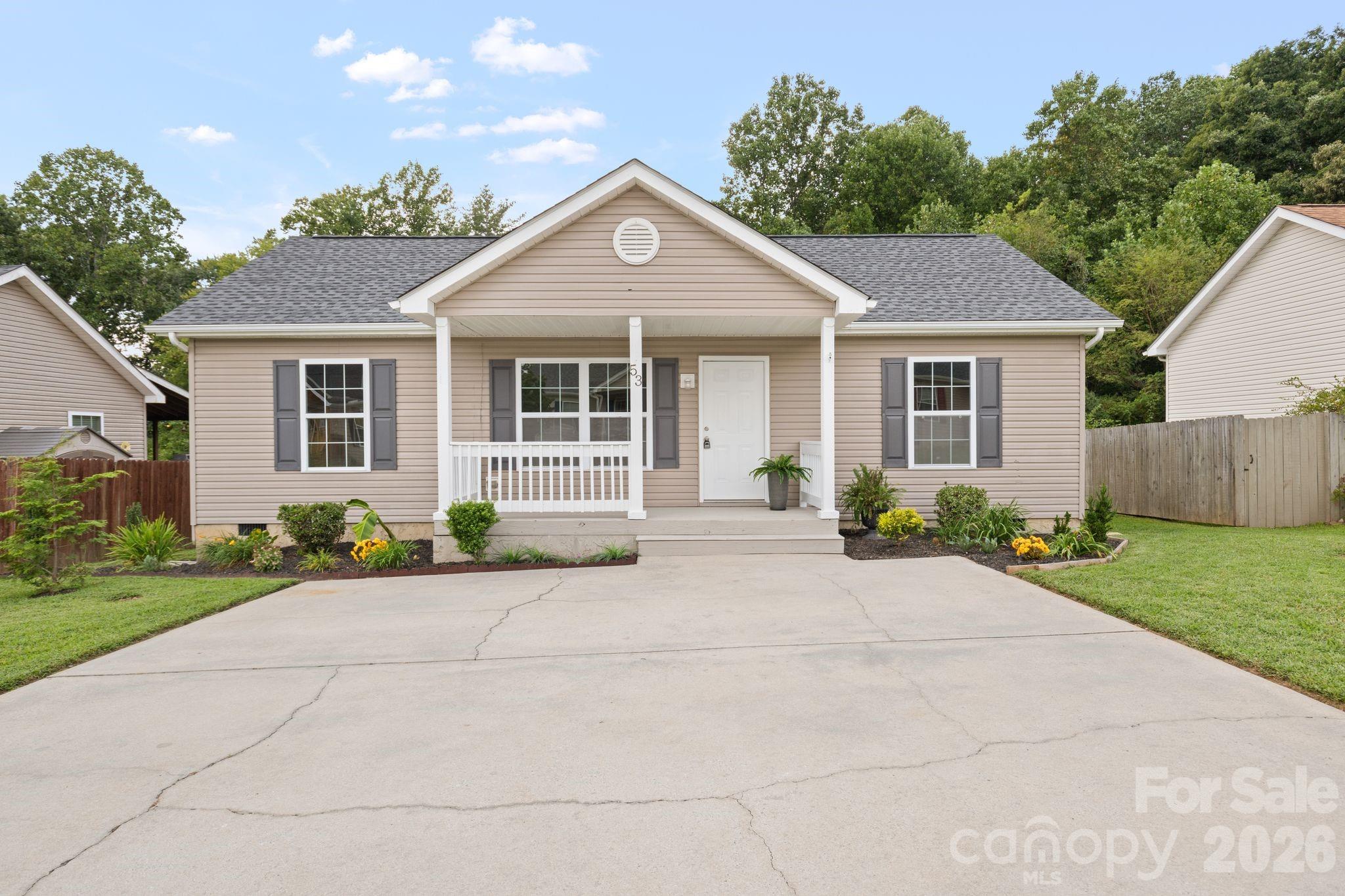 53 W Newberry Drive Property Photo 1