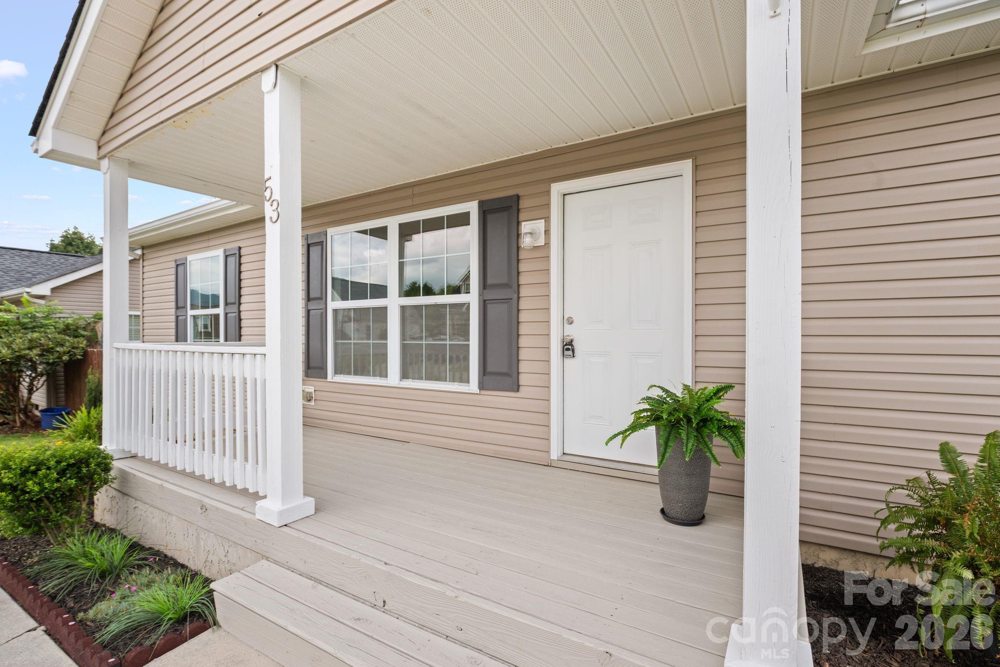 53 W Newberry Drive Property Photo 2