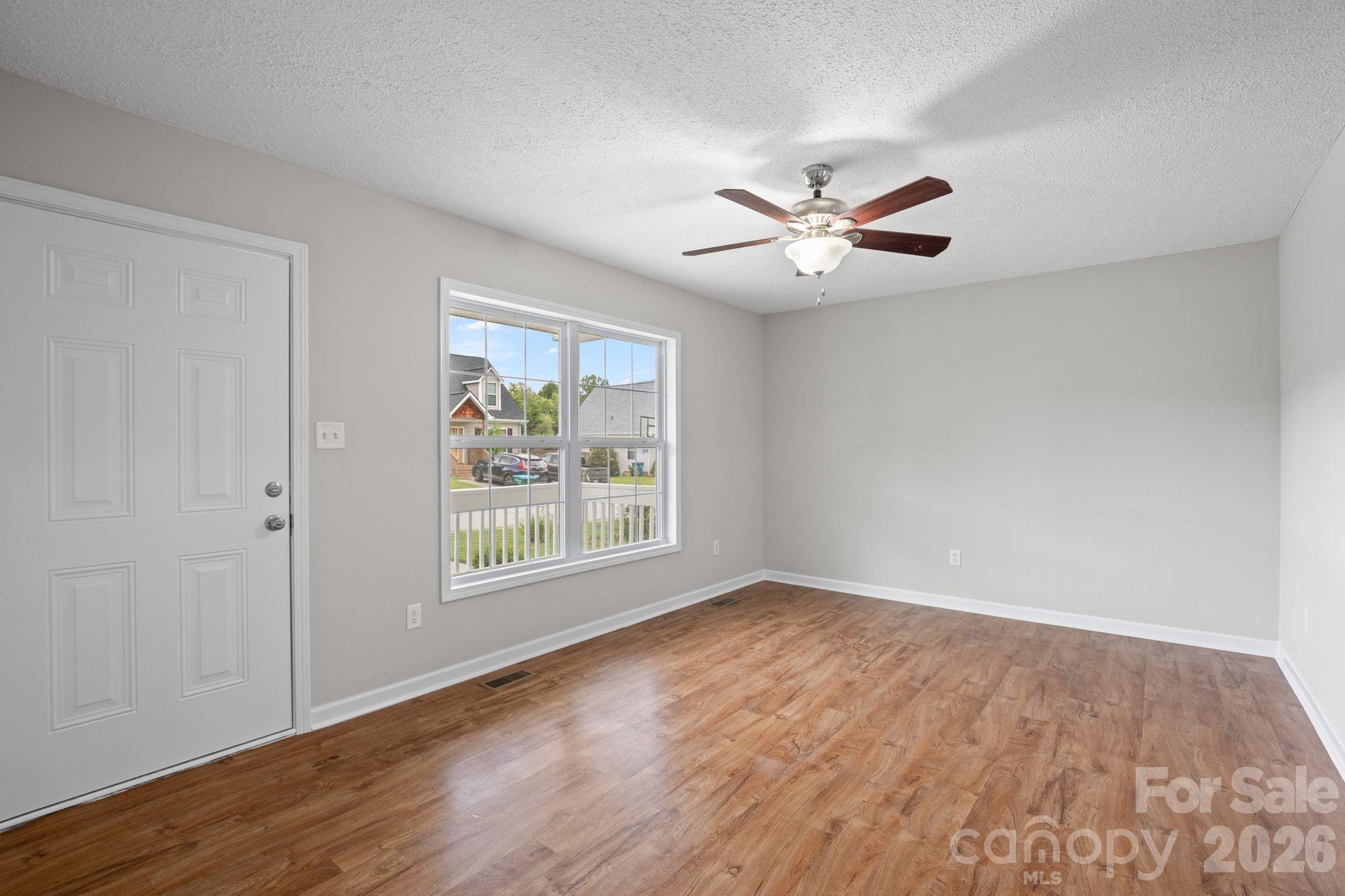 53 W Newberry Drive Property Photo 4