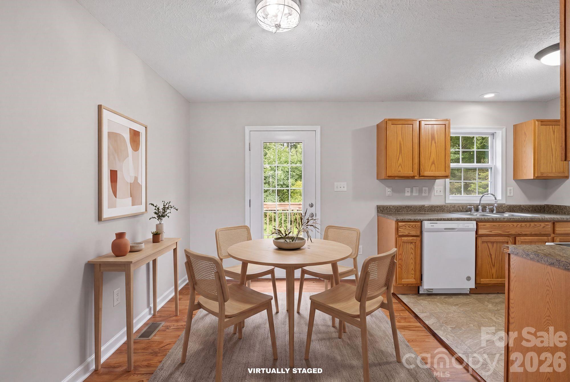 53 W Newberry Drive Property Photo 6