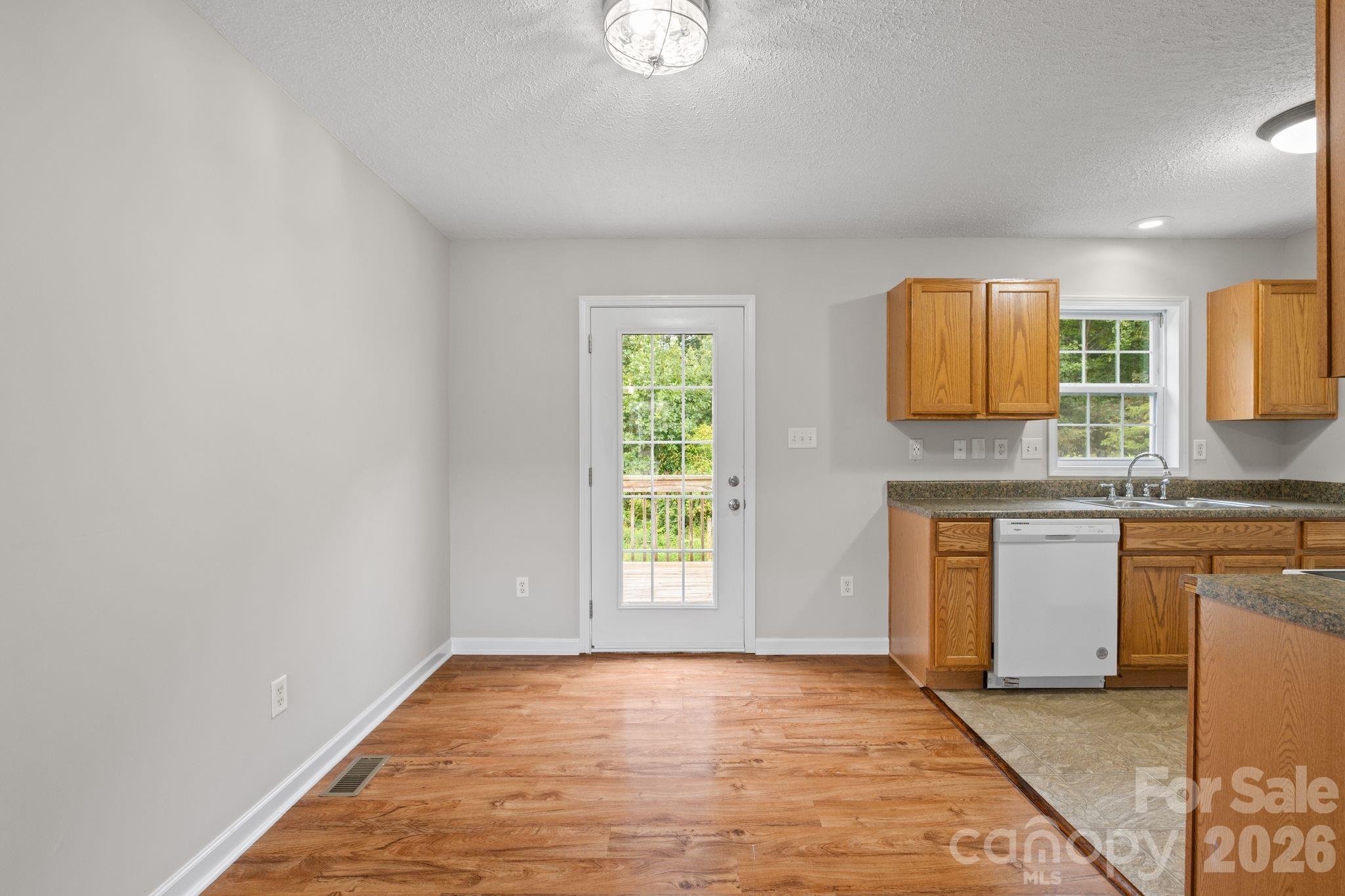 53 W Newberry Drive Property Photo 7